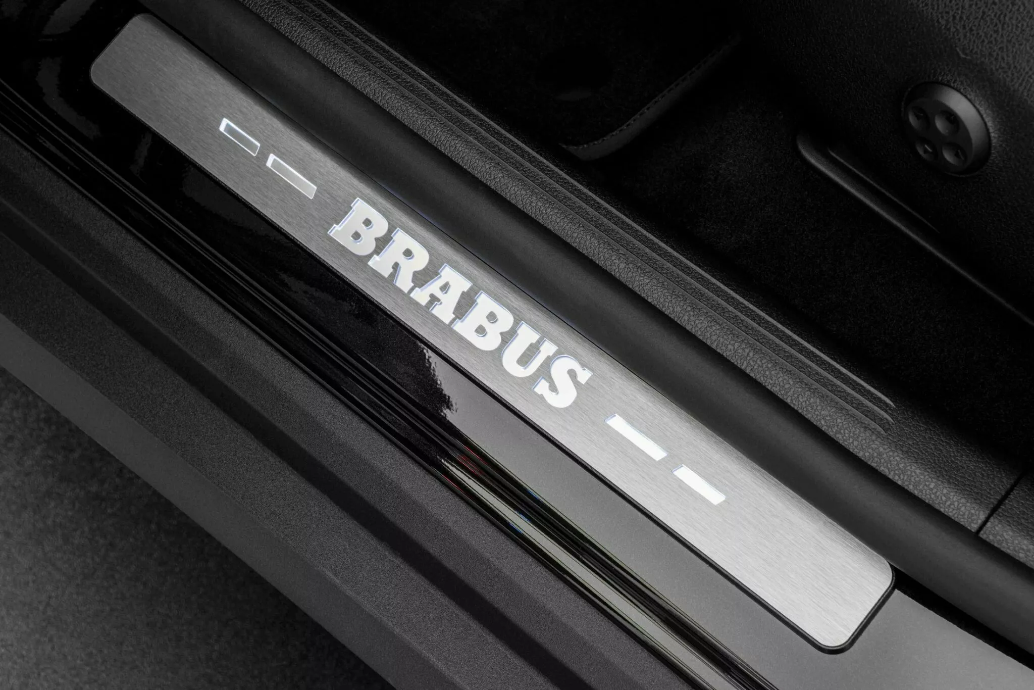 Mercedes-Benz GLC 300 bản độ Brabus: Mạnh mẽ hơn, thể thao hơn mercedes-benz-glc-300-4matic-brabus-studio-24-2048x1366.webp