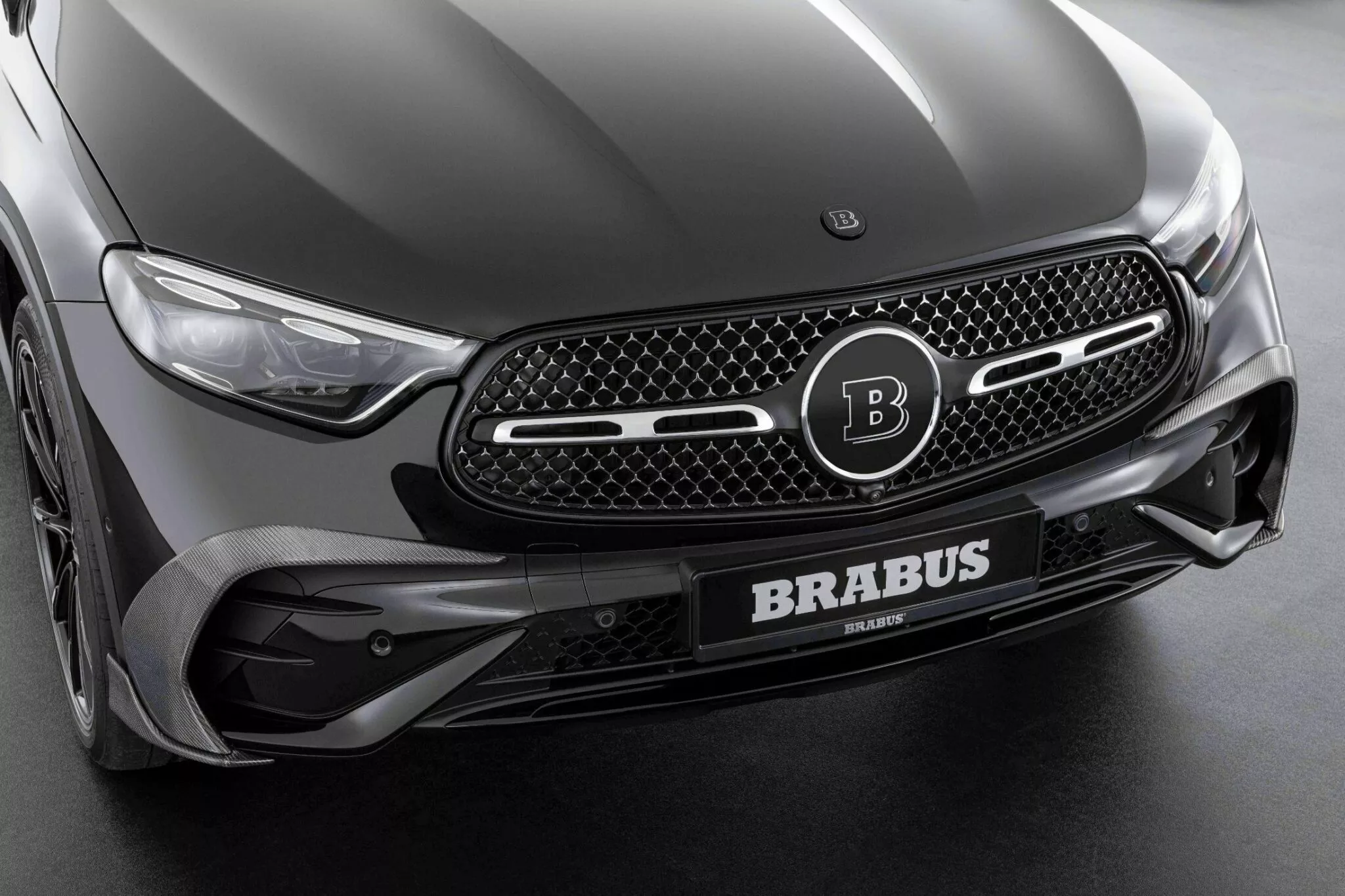 Mercedes-Benz GLC 300 bản độ Brabus: Mạnh mẽ hơn, thể thao hơn mercedes-benz-glc-300-4matic-brabus-studio-6-2048x1366.webp