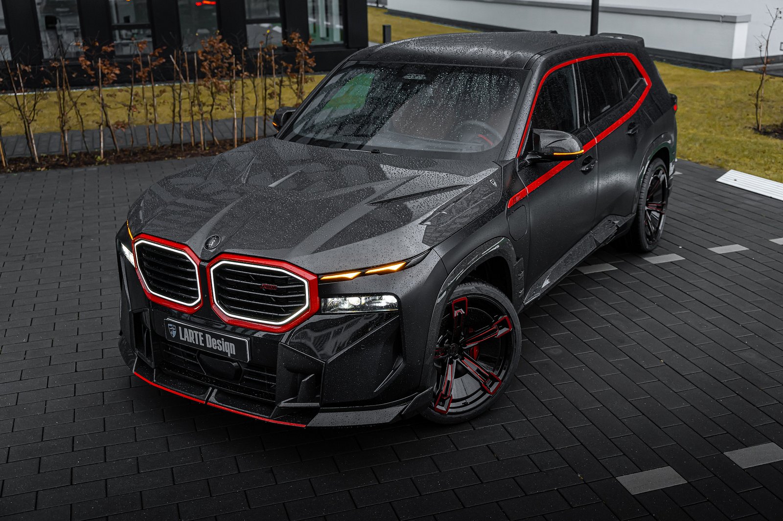 BMW XM Label Red ngầu hơn với bộ body kit bằng sợi carbon 1214115.jpg