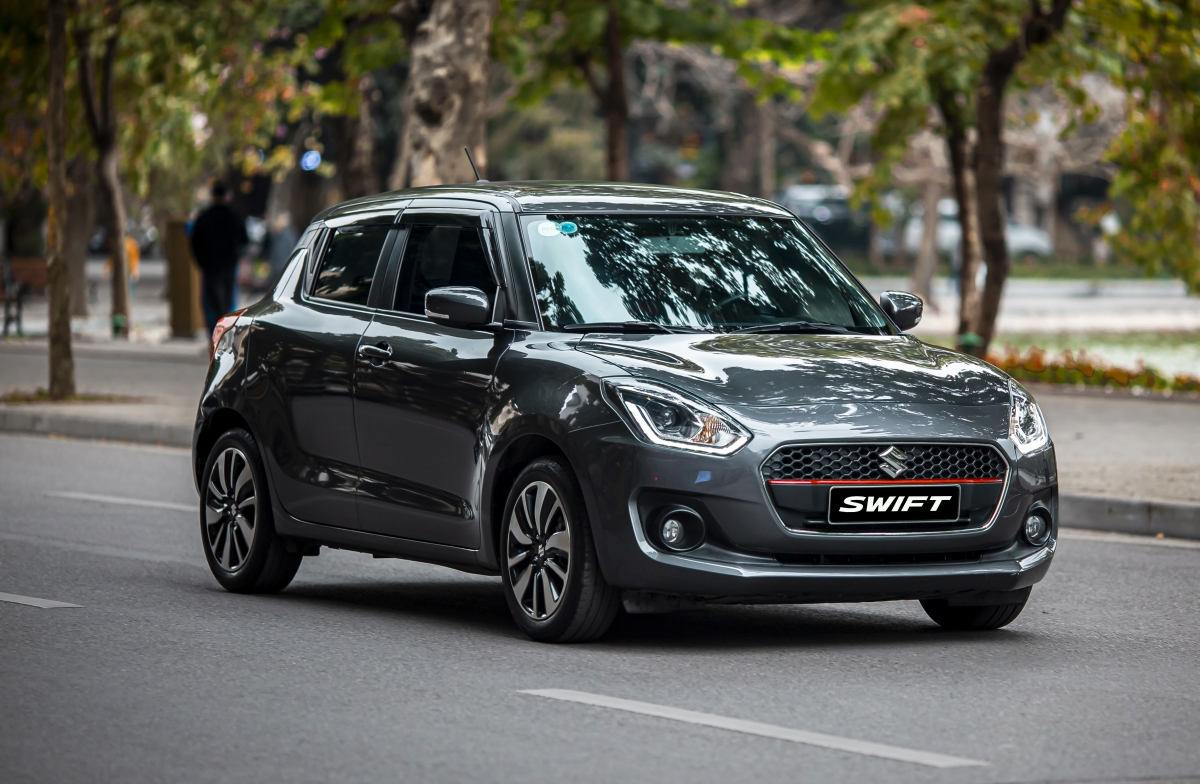1._ngoai_hinh_thoi_thuong_hut_mat_nguoi_nhin_cua_suzuki_swift.jpg