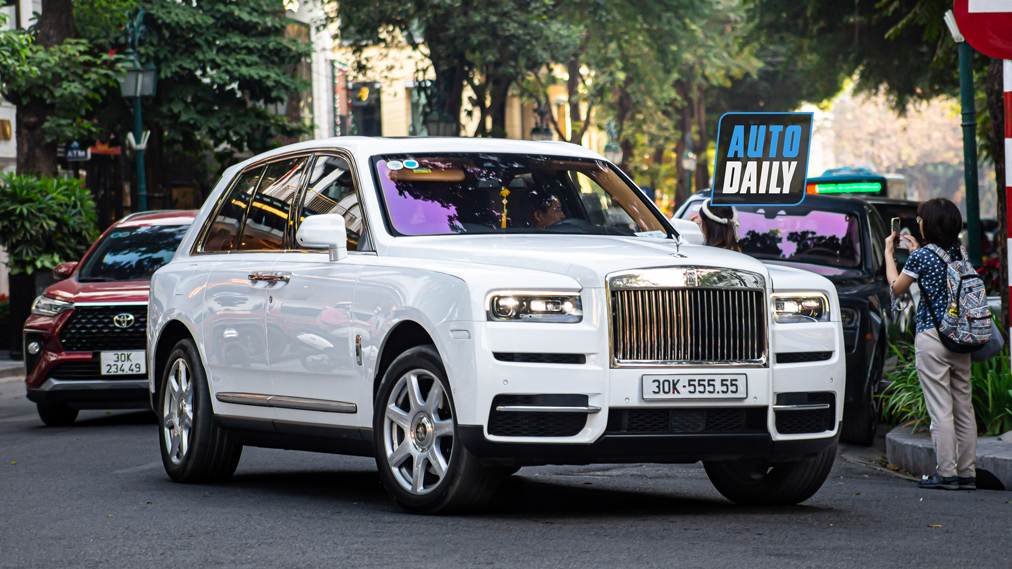 Cận cảnh Rolls-Royce Cullinan biển số ngũ quý 5: riêng biển số đã có giá 14,495 tỷ