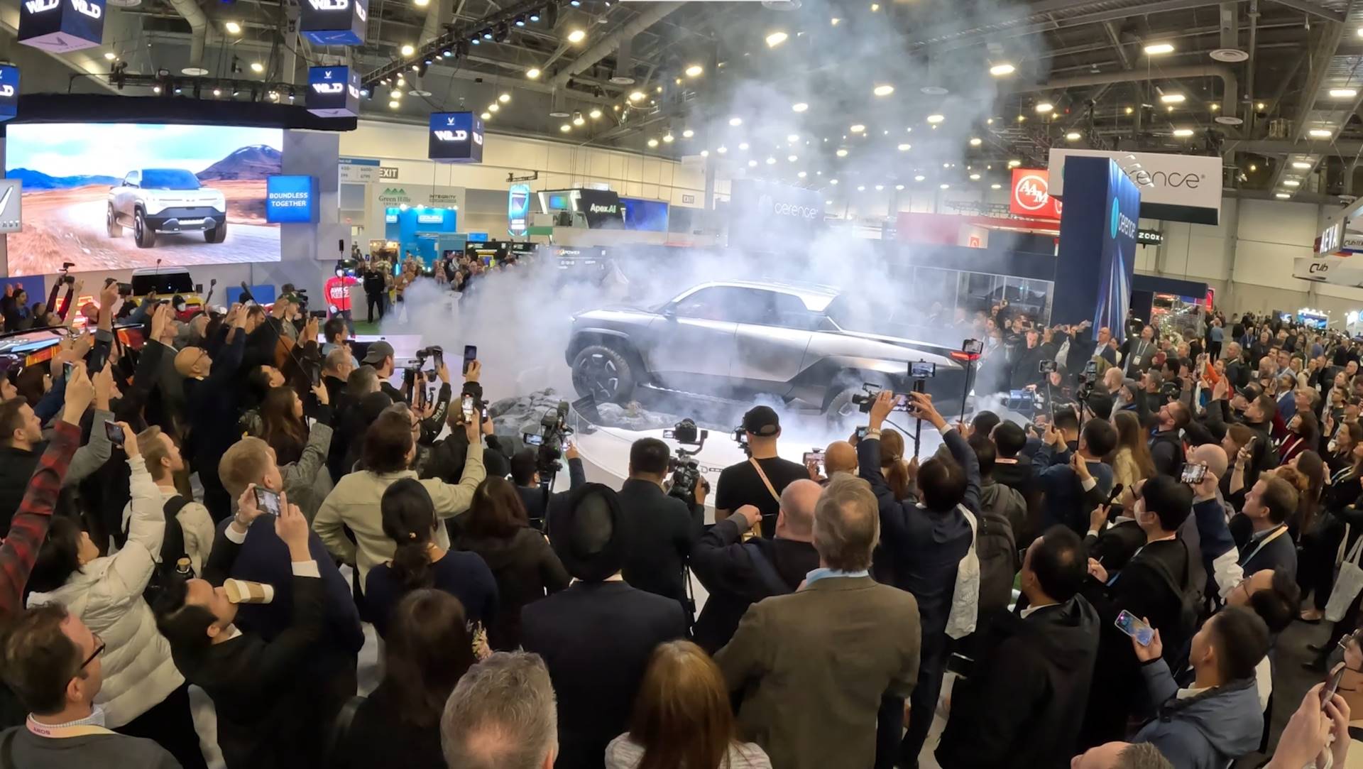 Khách quốc tế ấn tượng với dàn xe điện thông minh của VinFast tại CES 2024 vinfast-ces-01.jpeg