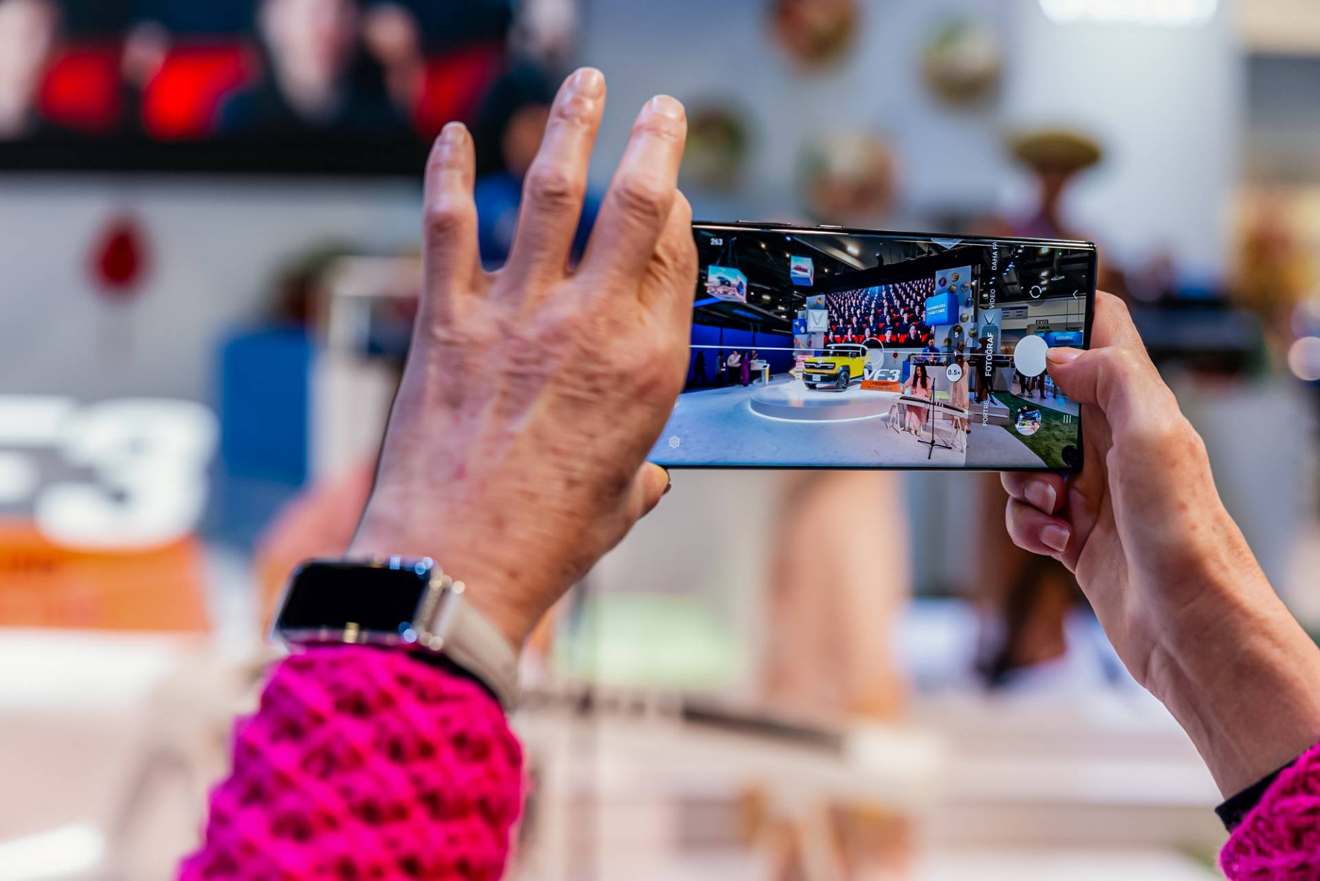 Khách quốc tế ấn tượng với dàn xe điện thông minh của VinFast tại CES 2024 vinfast-ces-05.jpeg