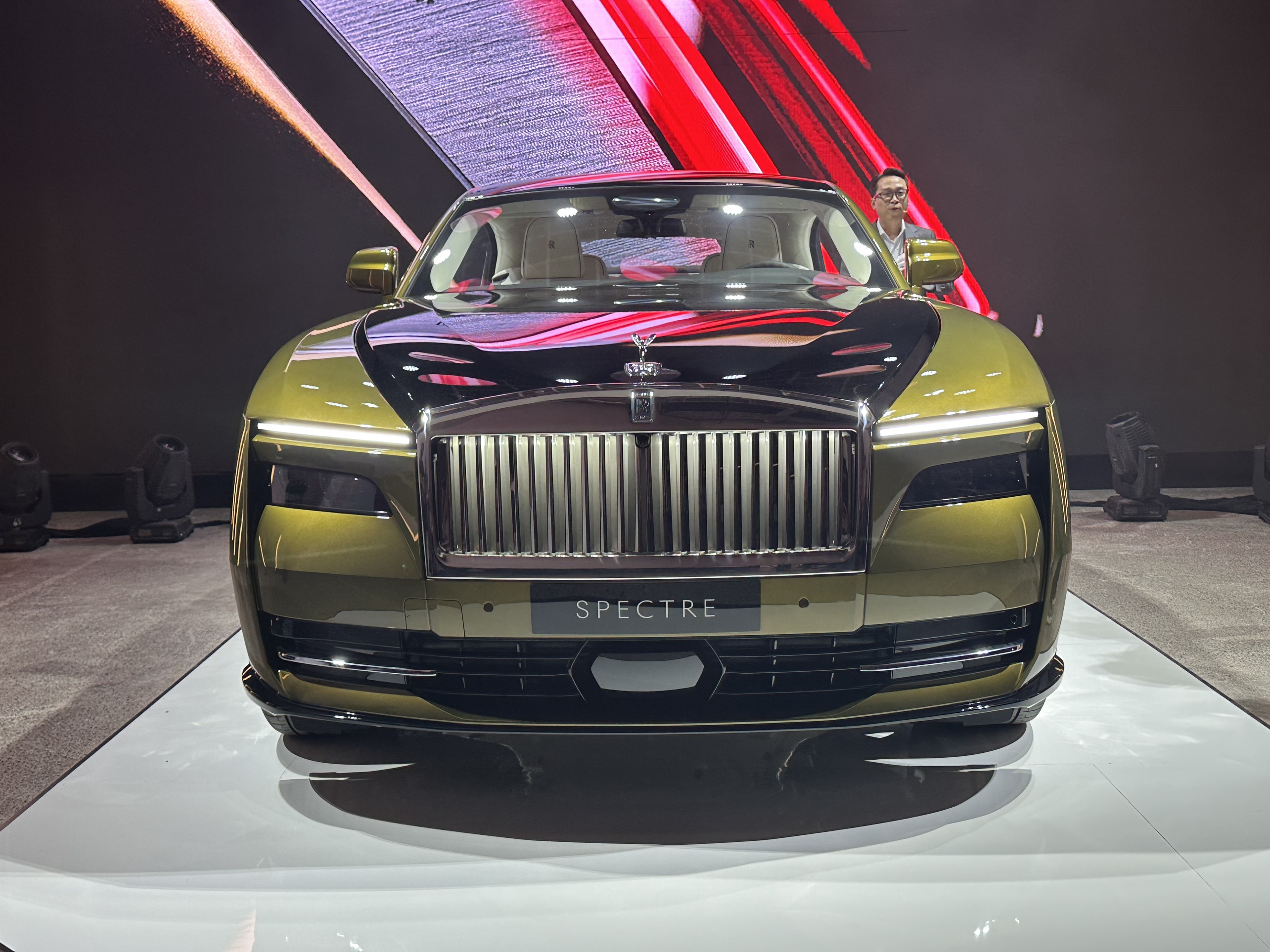 Xe điện siêu sang Rolls-Royce Spectre ra mắt tại Việt Nam, phục vụ khách đại gia chơi Tết rolls-royce-spectre-5.jpg