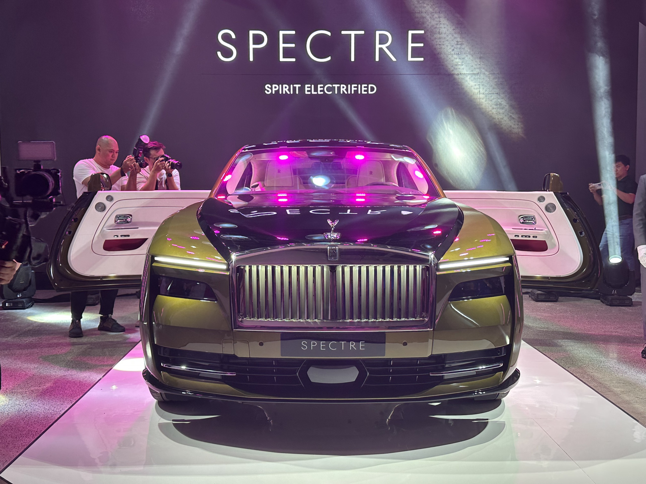 Xe điện siêu sang Rolls-Royce Spectre ra mắt tại Việt Nam, phục vụ khách đại gia chơi Tết rolls-royce-spectre-7.jpg