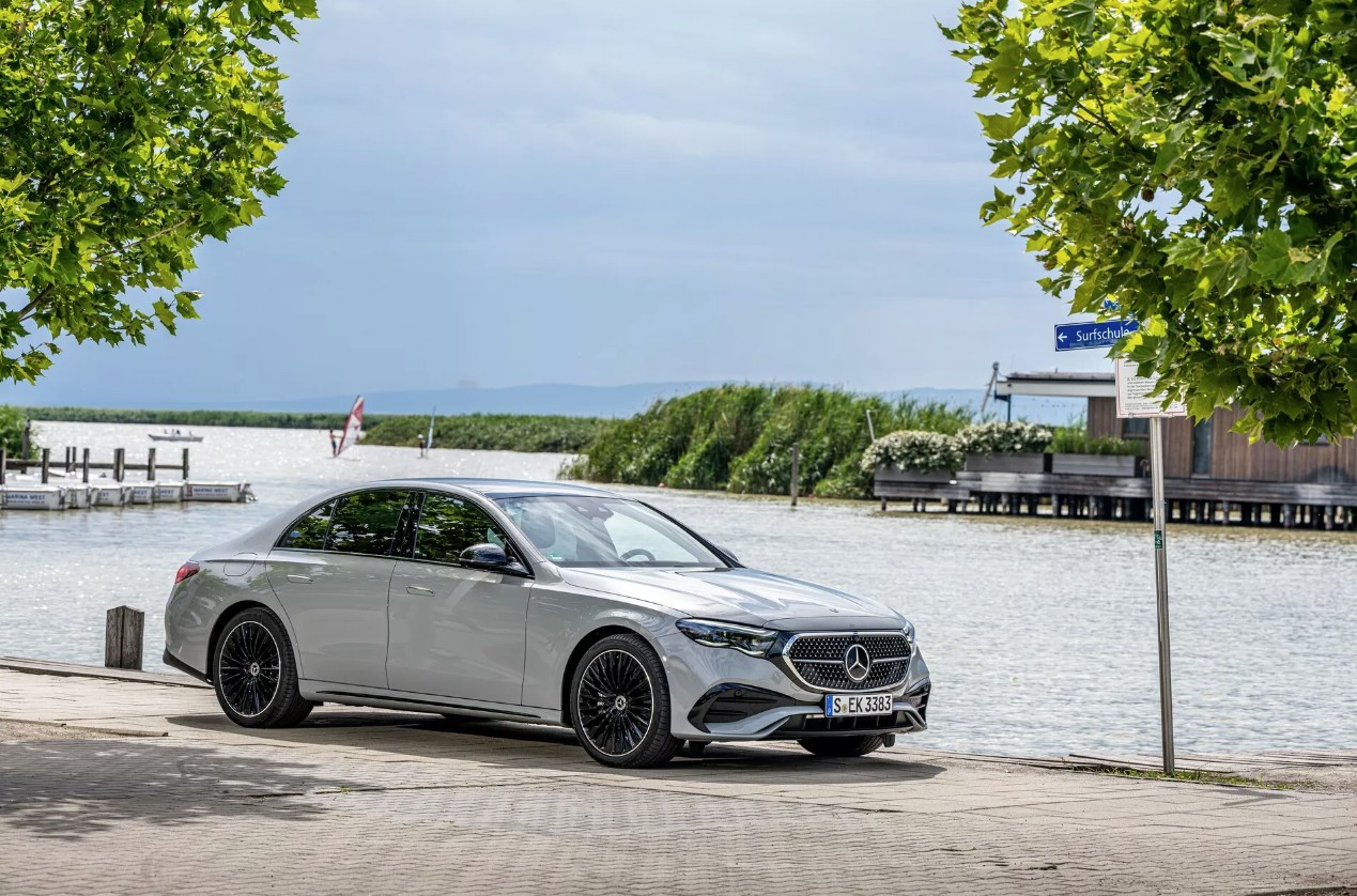 Mercedes E-Class 2024 tăng giá mạnh, khởi điểm từ 62.300 USD