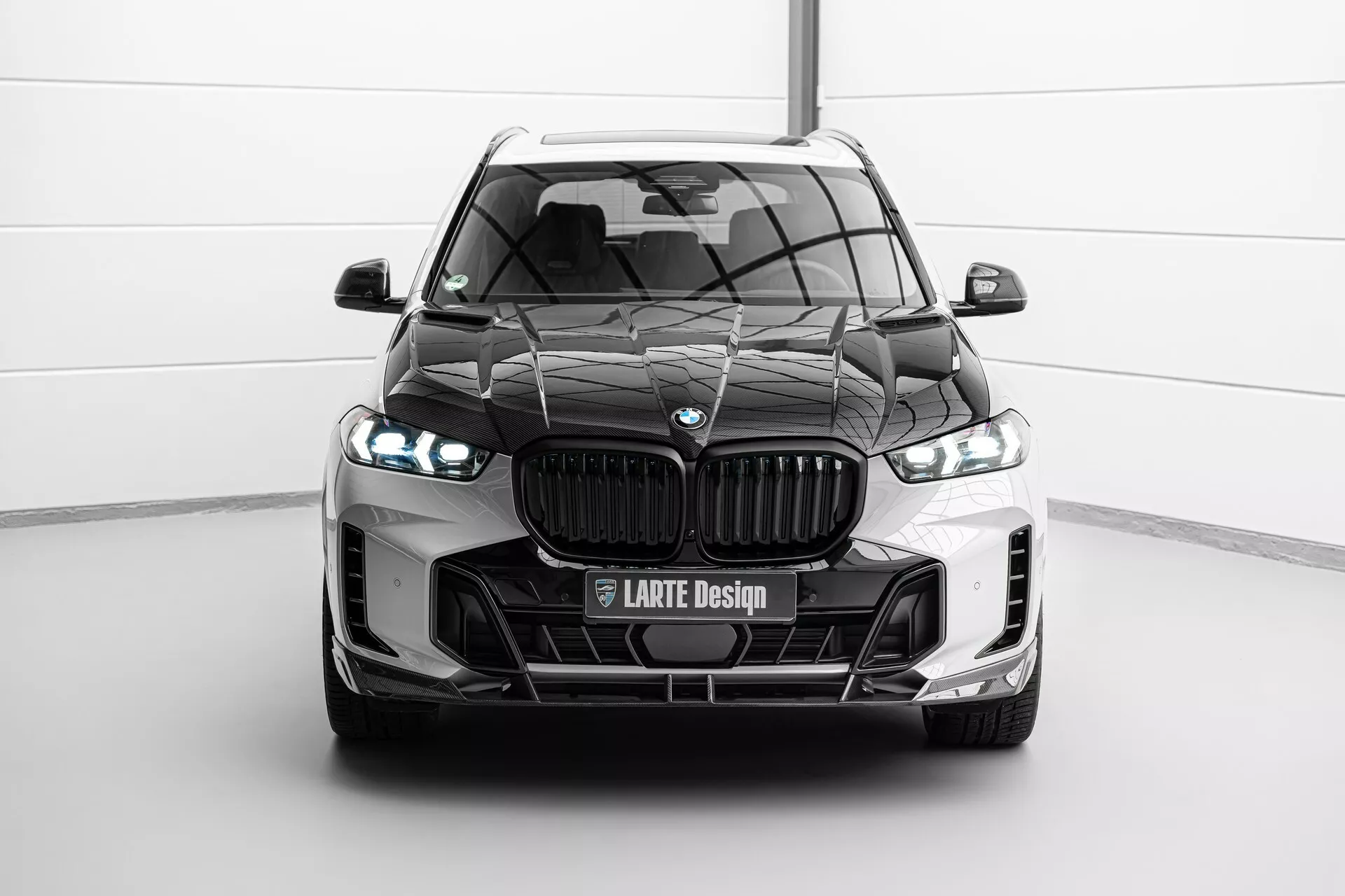 BMW X5 2024 trang bị gói độ của Larte Design khiến diện mạo hầm hố hơn