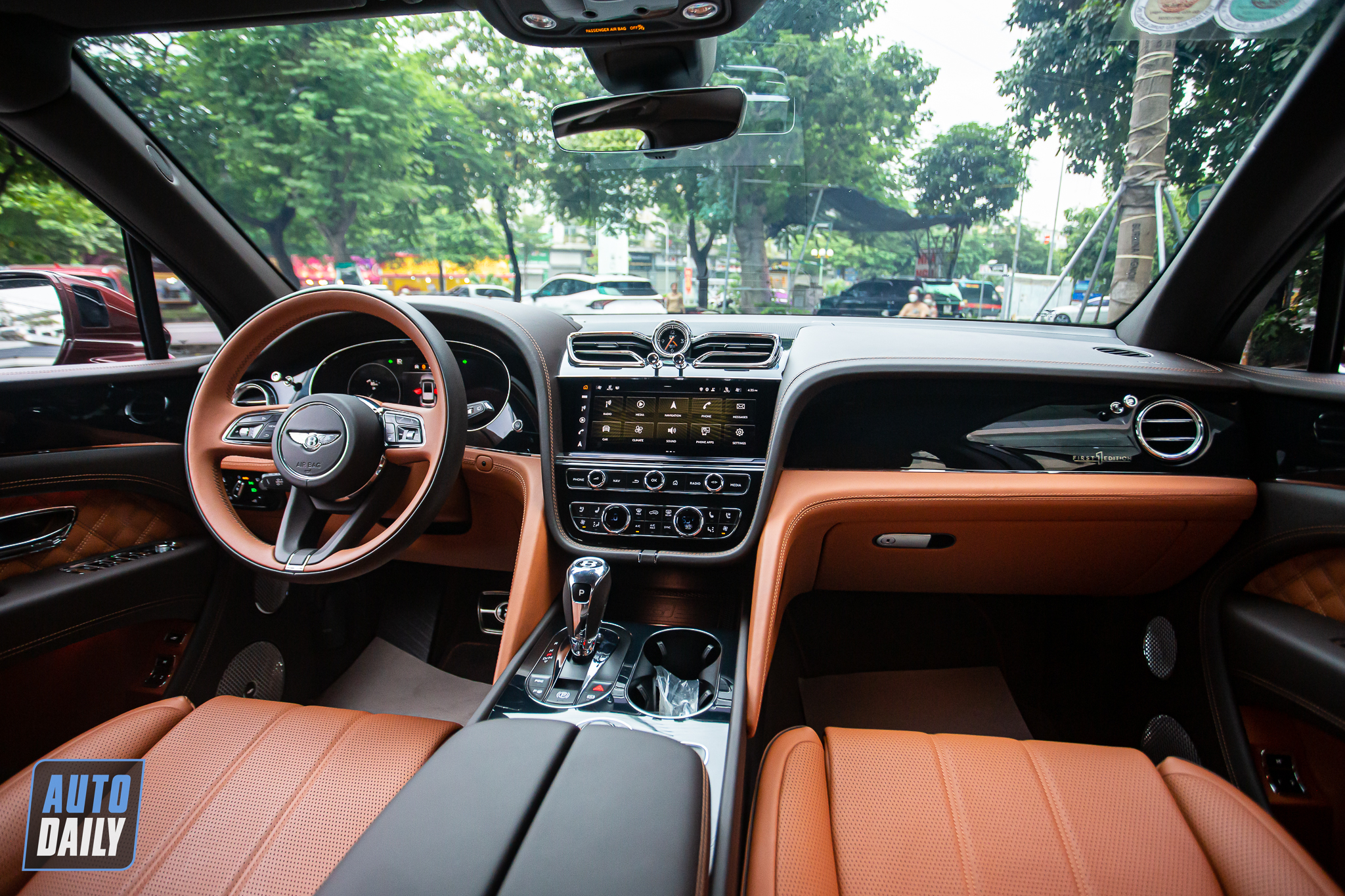 Đi 4.000 km, Bentley Bentayga màu độc nhất Việt Nam bán rẻ hơn xe mới 4,5 tỷ đồng bentley-bentayga-autodaily-10.JPG