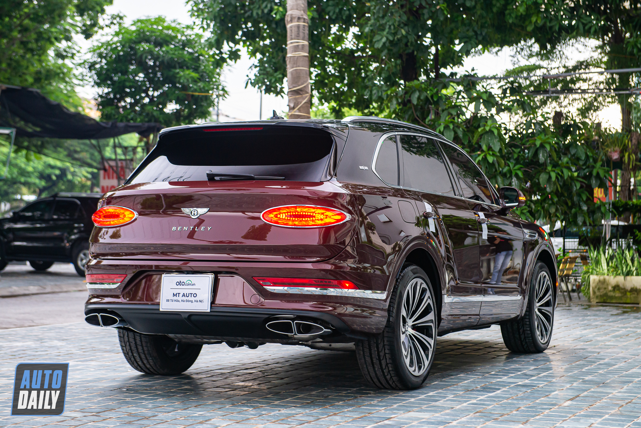 Đi 4.000 km, Bentley Bentayga màu độc nhất Việt Nam bán rẻ hơn xe mới 4,5 tỷ đồng bentley-bentayga-autodaily-2.JPG