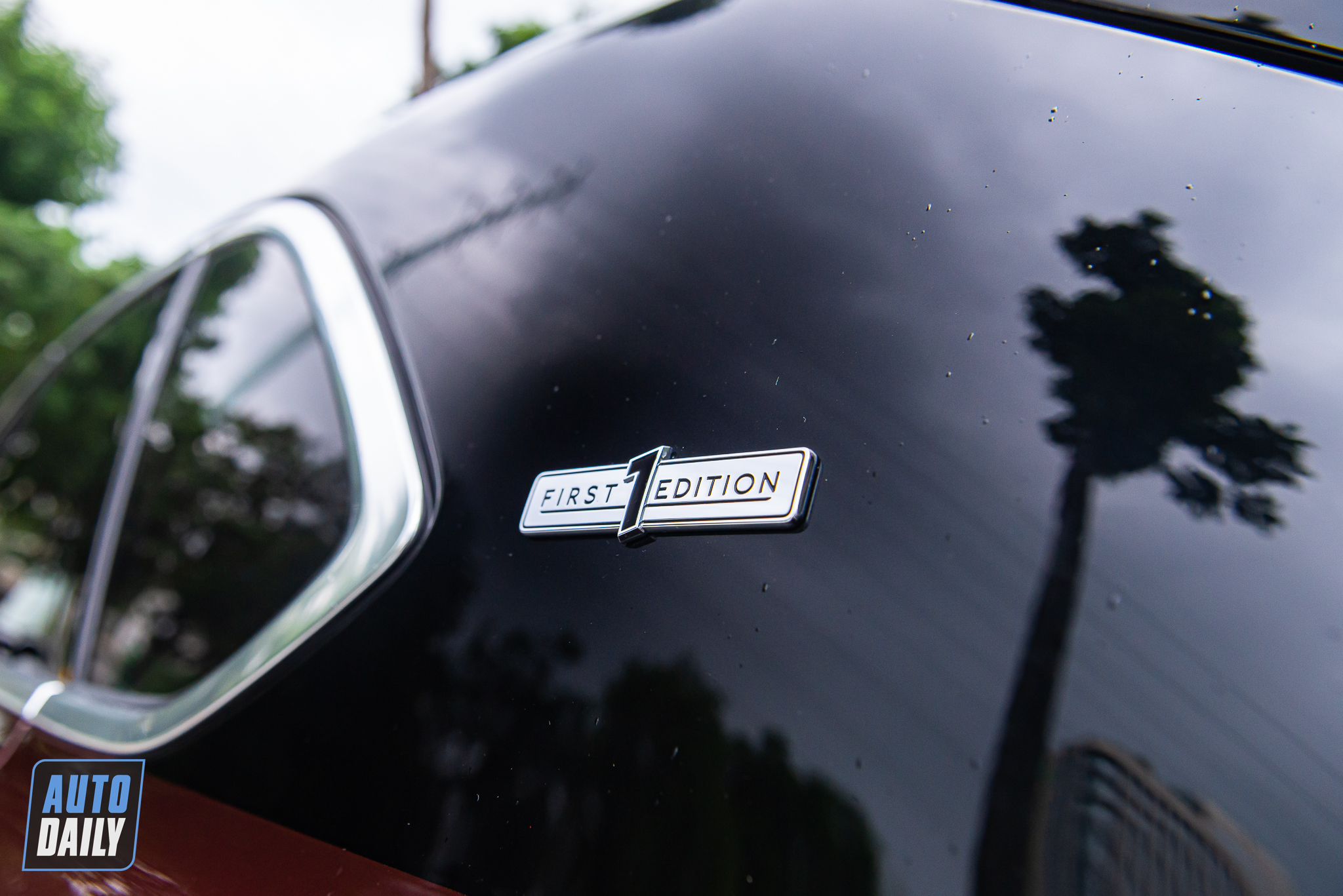 Đi 4.000 km, Bentley Bentayga màu độc nhất Việt Nam bán rẻ hơn xe mới 4,5 tỷ đồng bentley-bentayga-autodaily-3.JPG
