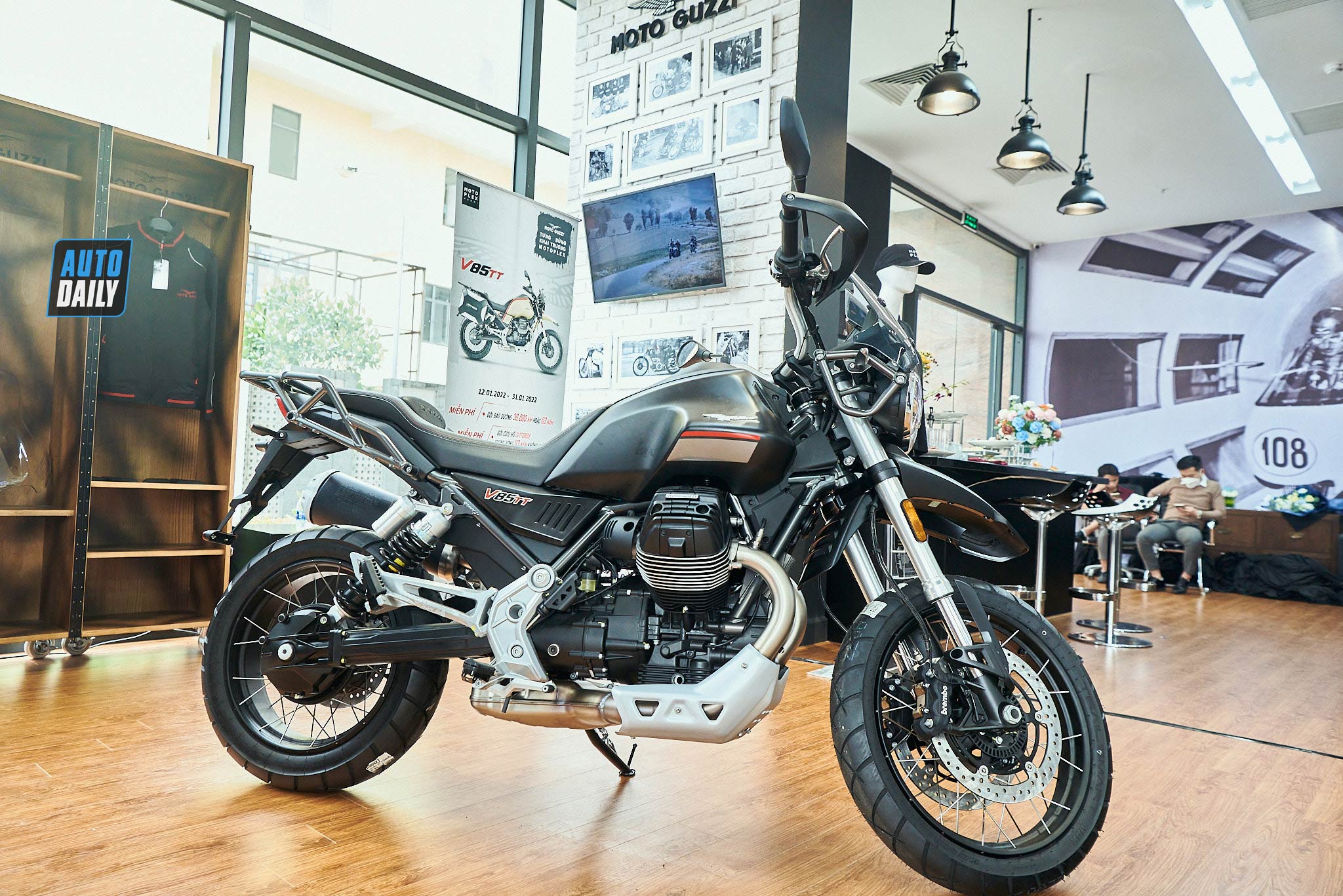 Phiên bản mới của Moto Guzzi V85 lộ diện, giá từ 13.500 USD motoplex-hanoi-002.jpg