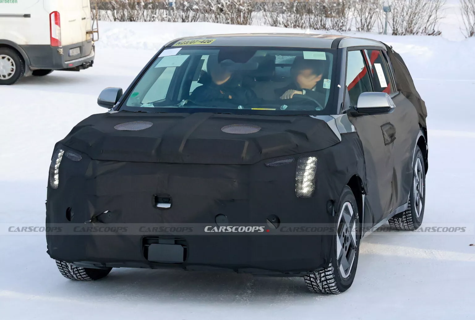 Kia EV3 mới lộ diện với kiểu dáng ấn tượng và khoang cabin công nghệ cao