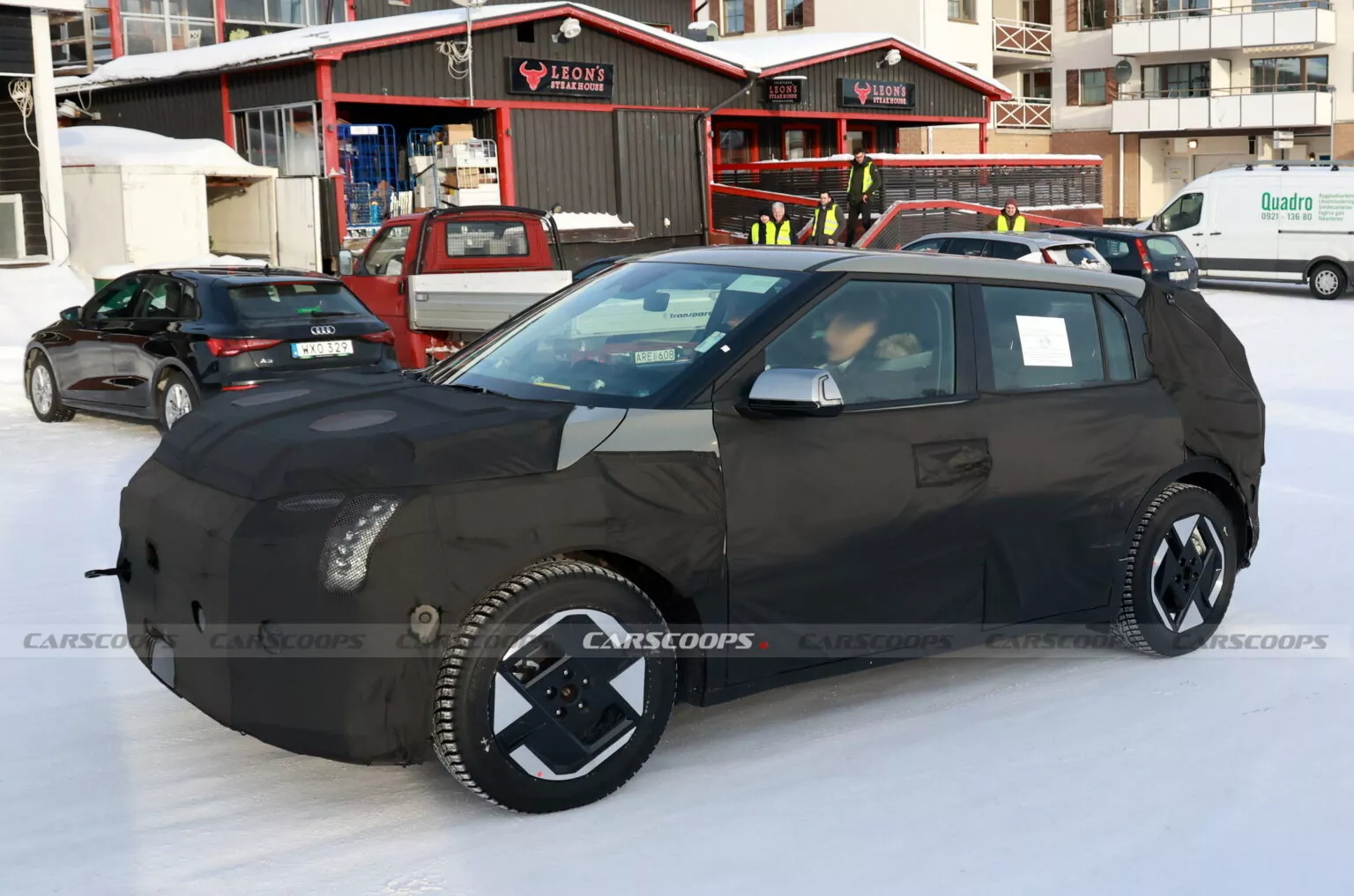 Kia EV3 mới lộ diện với kiểu dáng ấn tượng và khoang cabin công nghệ cao kia-ev3-scoop-4-1536x1017.webp