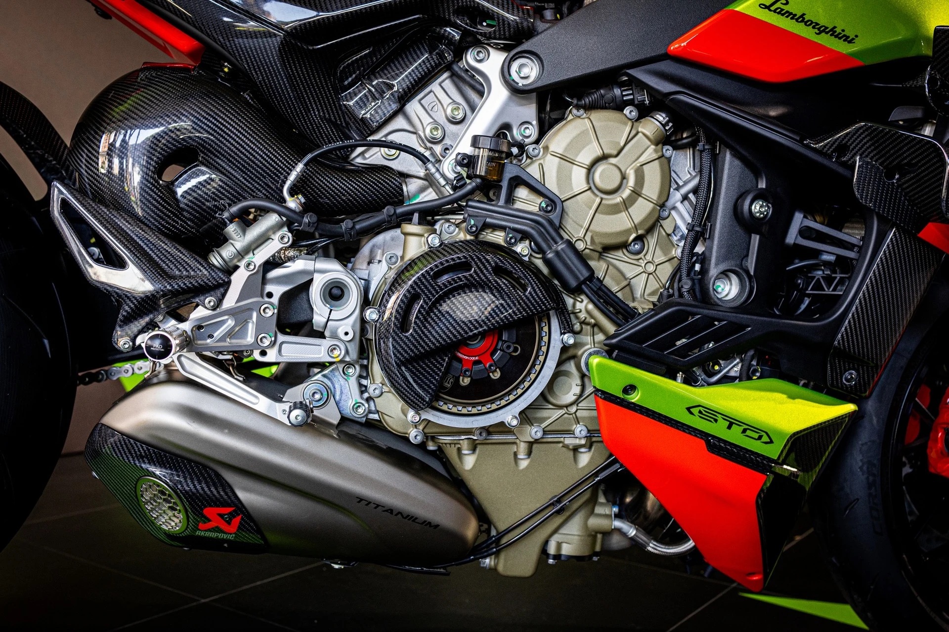 Ducati%20Streetfighter%20V4%20Lamborghini%204.jpeg