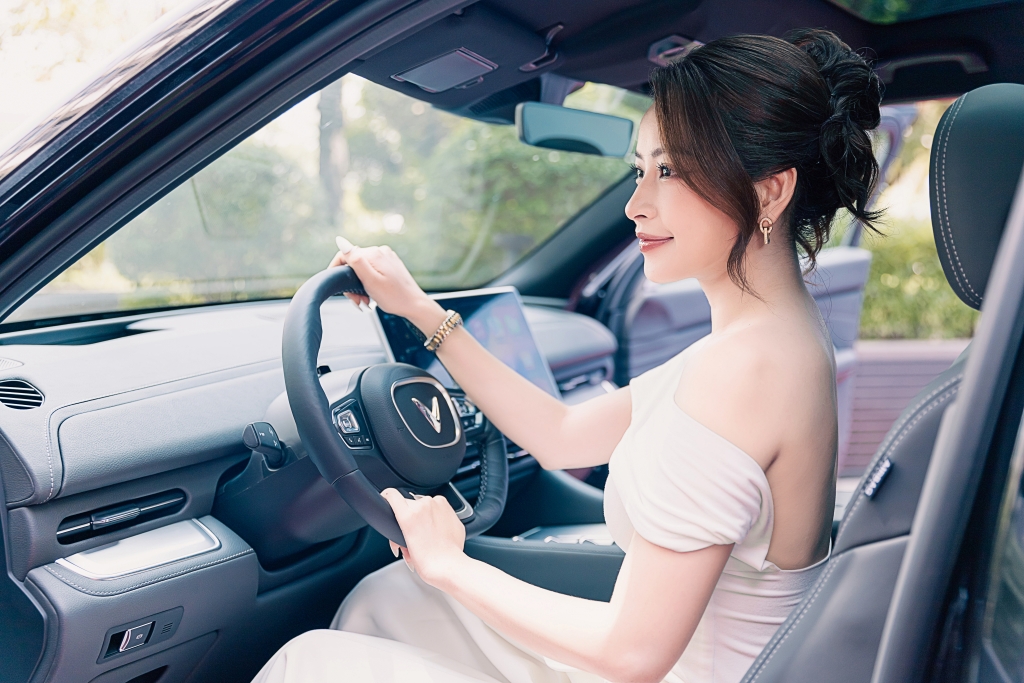 Chi Pu nhận xe VF 9: Tôi muốn truyền cảm hứng cho người Việt ủng hộ hàng Việt nhiều hơn vinfast-vf9-chipu-02.jpeg