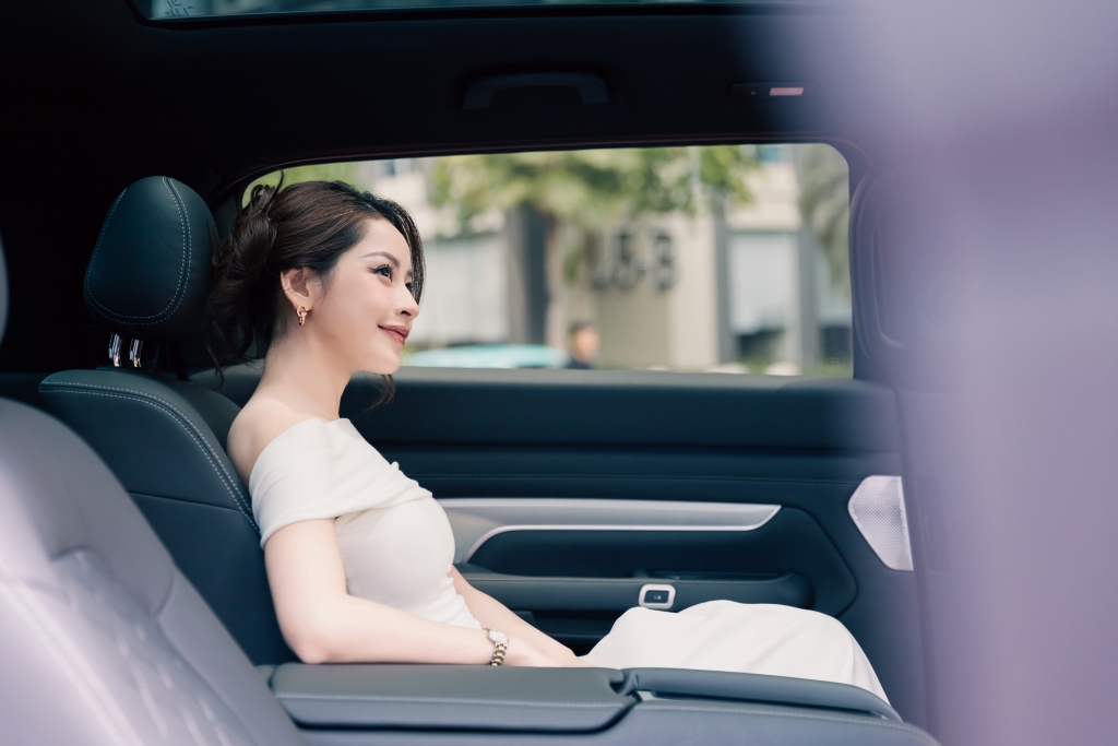 Chi Pu nhận xe VF 9: Tôi muốn truyền cảm hứng cho người Việt ủng hộ hàng Việt nhiều hơn vinfast-vf9-chipu-06.jpeg