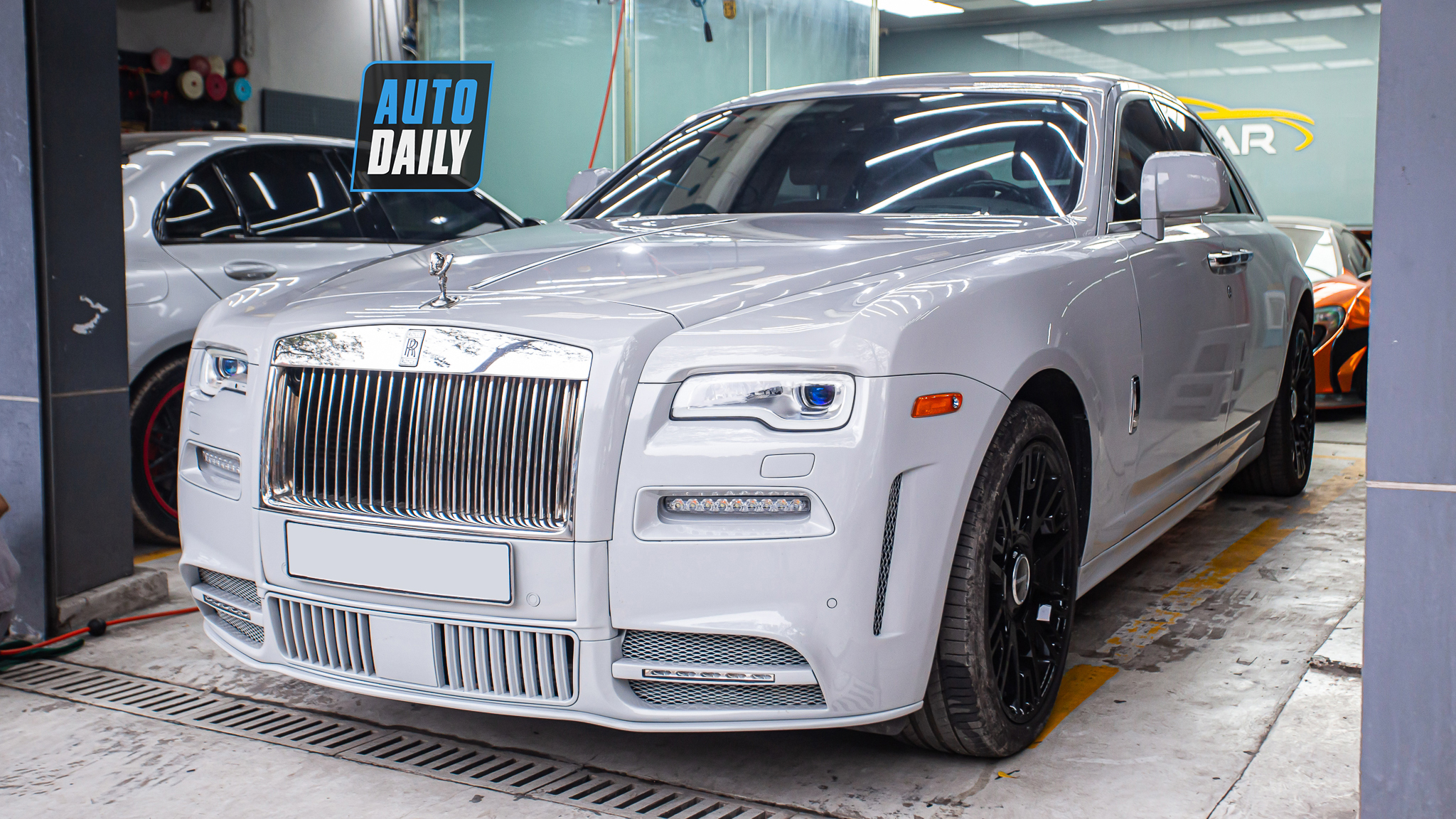 Cận cảnh Rolls-Royce Ghost độ Mansory độc nhất Việt Nam, riêng tiền độ hơn 700 triệu