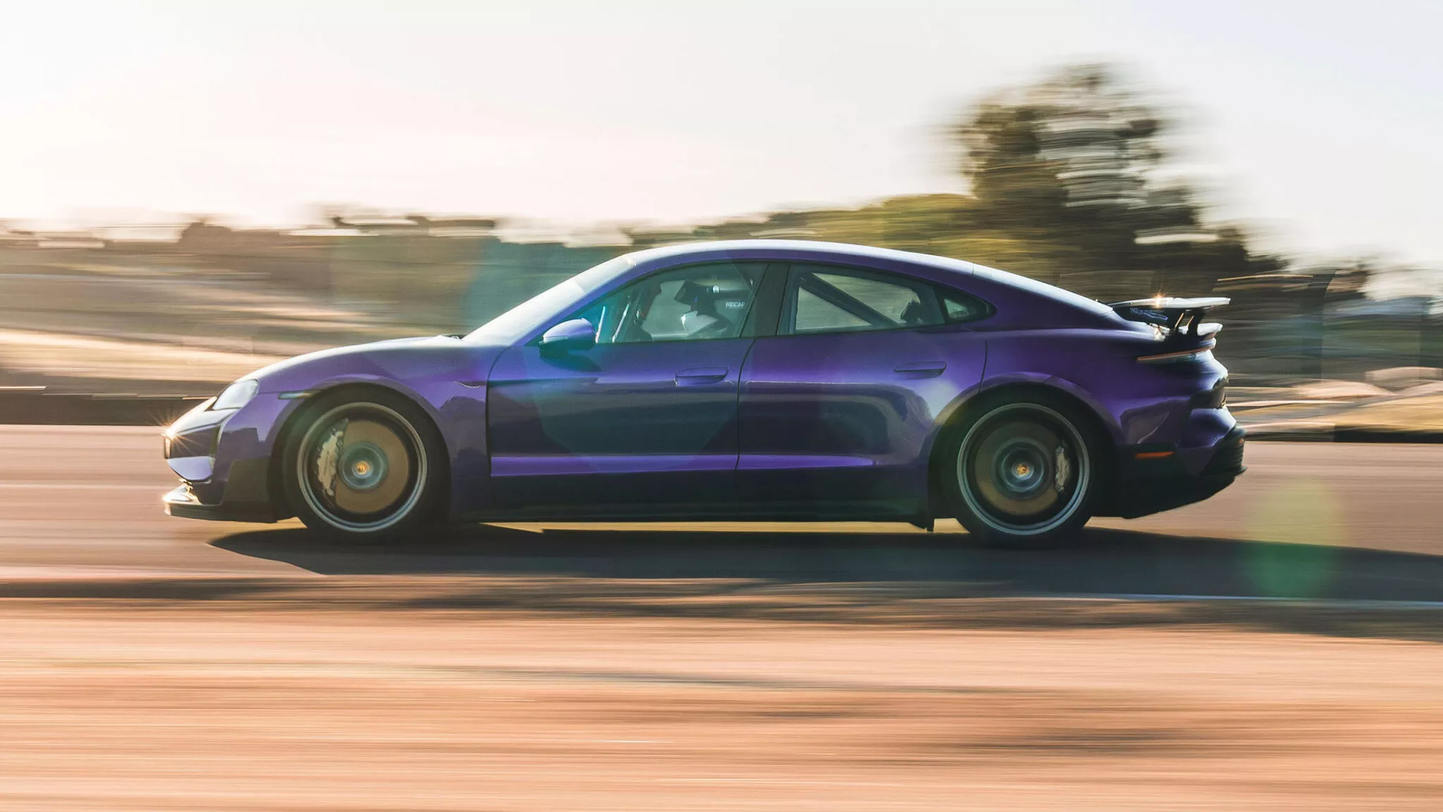 porsche-taycan-turbo-gt-sky-purple-metallic-5s-2048x1152.webp