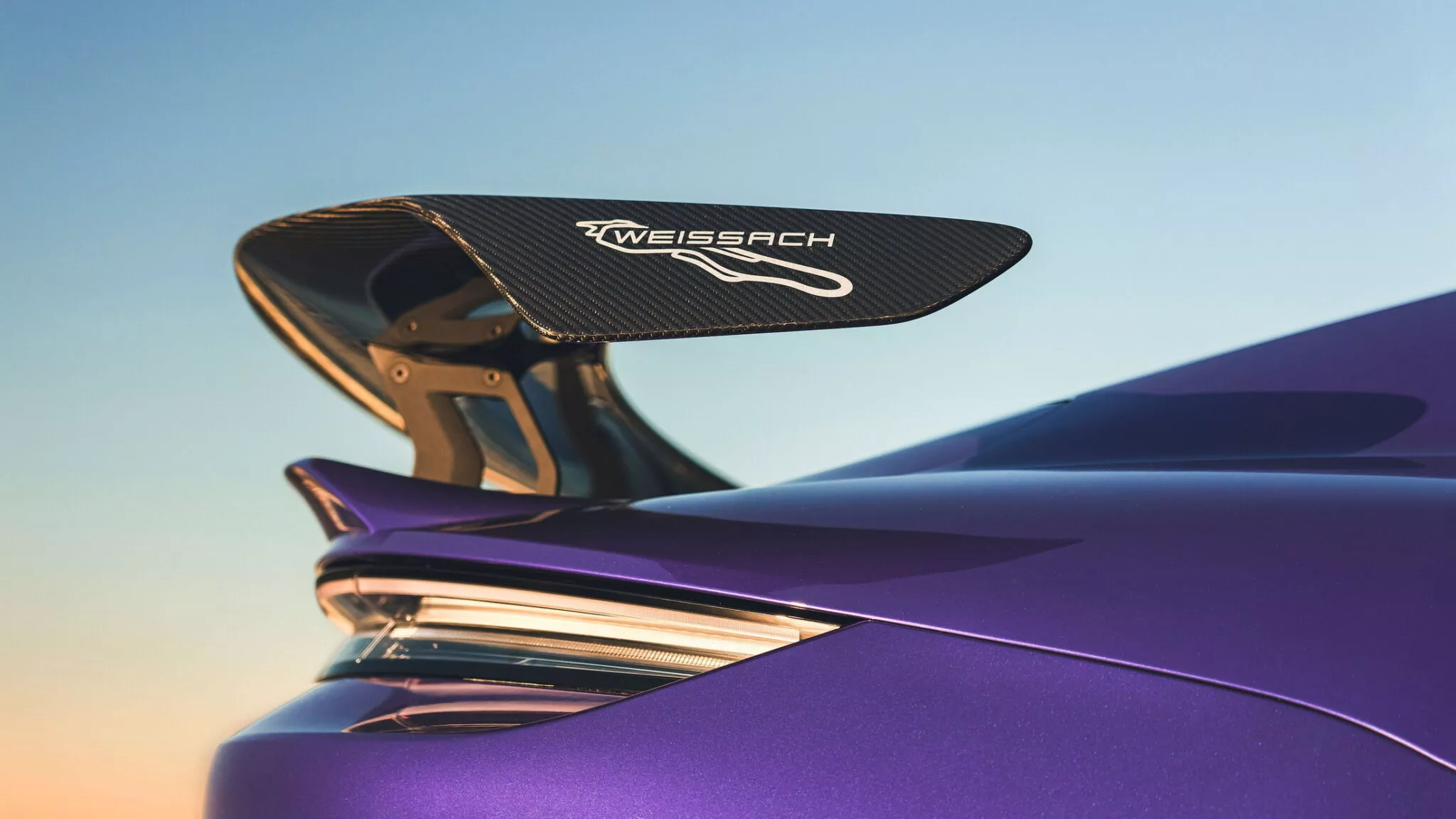 Siêu xe điện Porsche Taycan Turbo GT trình làng, mạnh 1.092 mã lực porsche-taycan-turbo-gt-sky-purple-metallic-6-2048x1152-1.webp