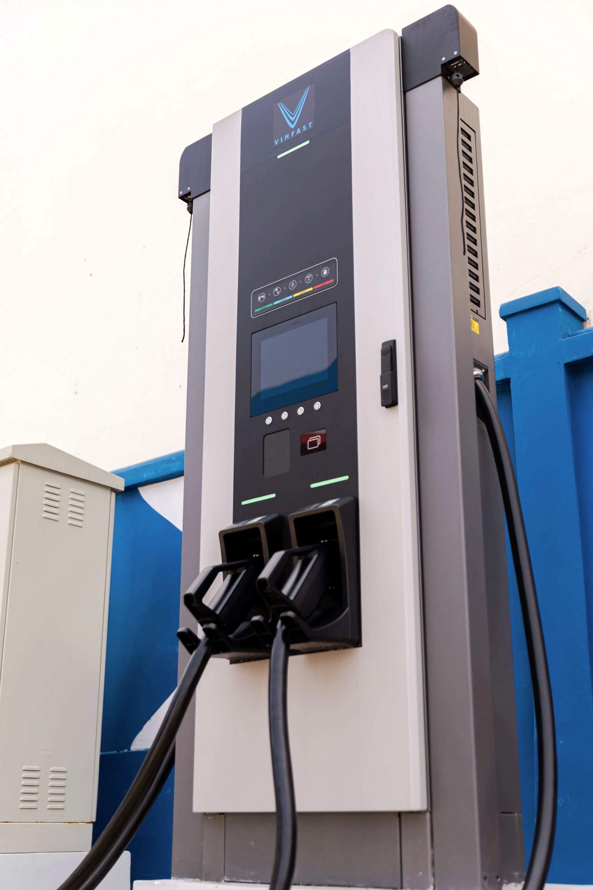 Tiếp tục chi mạnh cho hạ tầng trạm sạc, VinFast thí điểm trụ sạc siêu nhanh 360 kW vinfast-tram-sac-03.jpeg