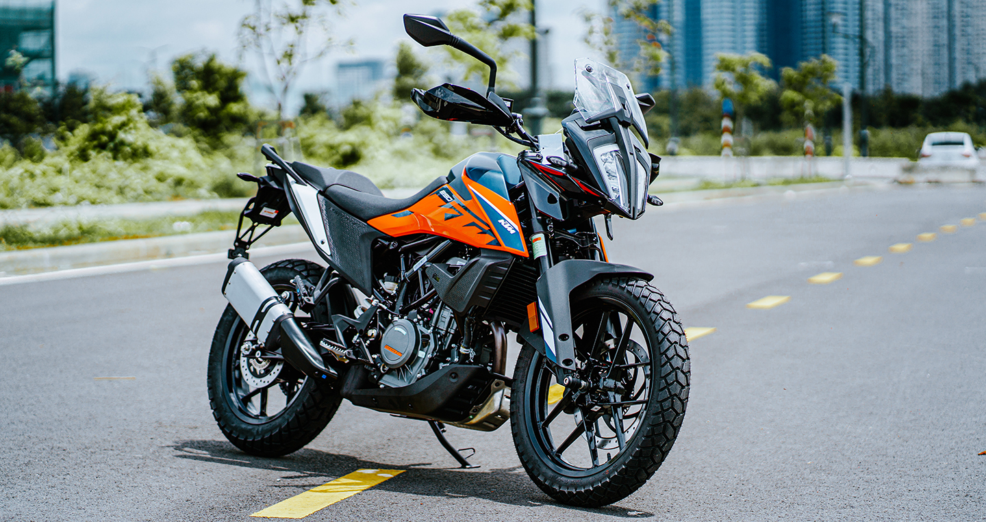 Honda CB350 Adventure - Chiến binh mới trong phân khúc adventure Tổng quan KTM 390 Adventure 2022 từ góc nghiêng.jpg