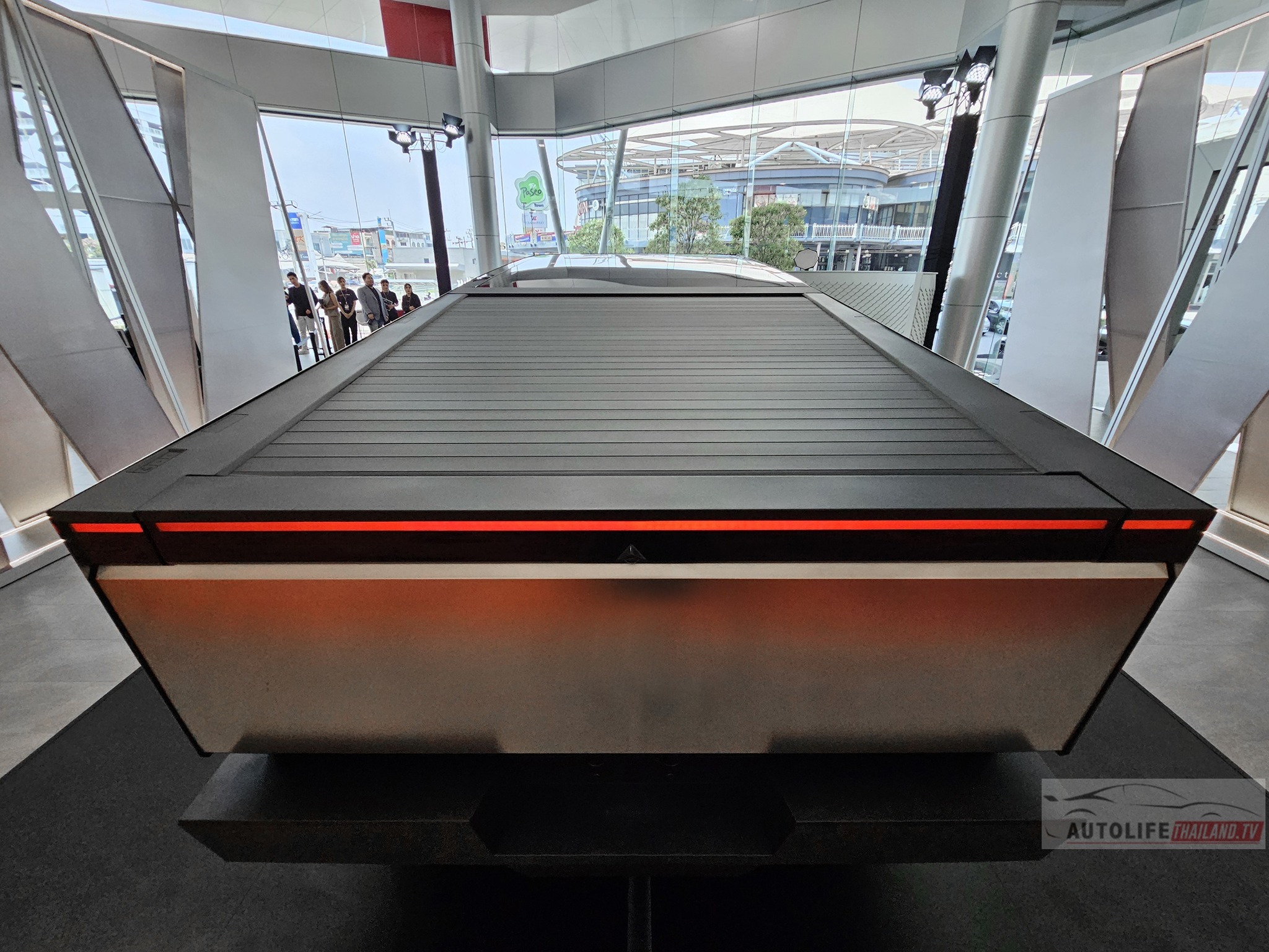 Tesla Cybertruck ra mắt tại Thái Lan: Mẫu bán tải chạy điện có thiết kế cực dị tesla-cybertruck-3.jpg