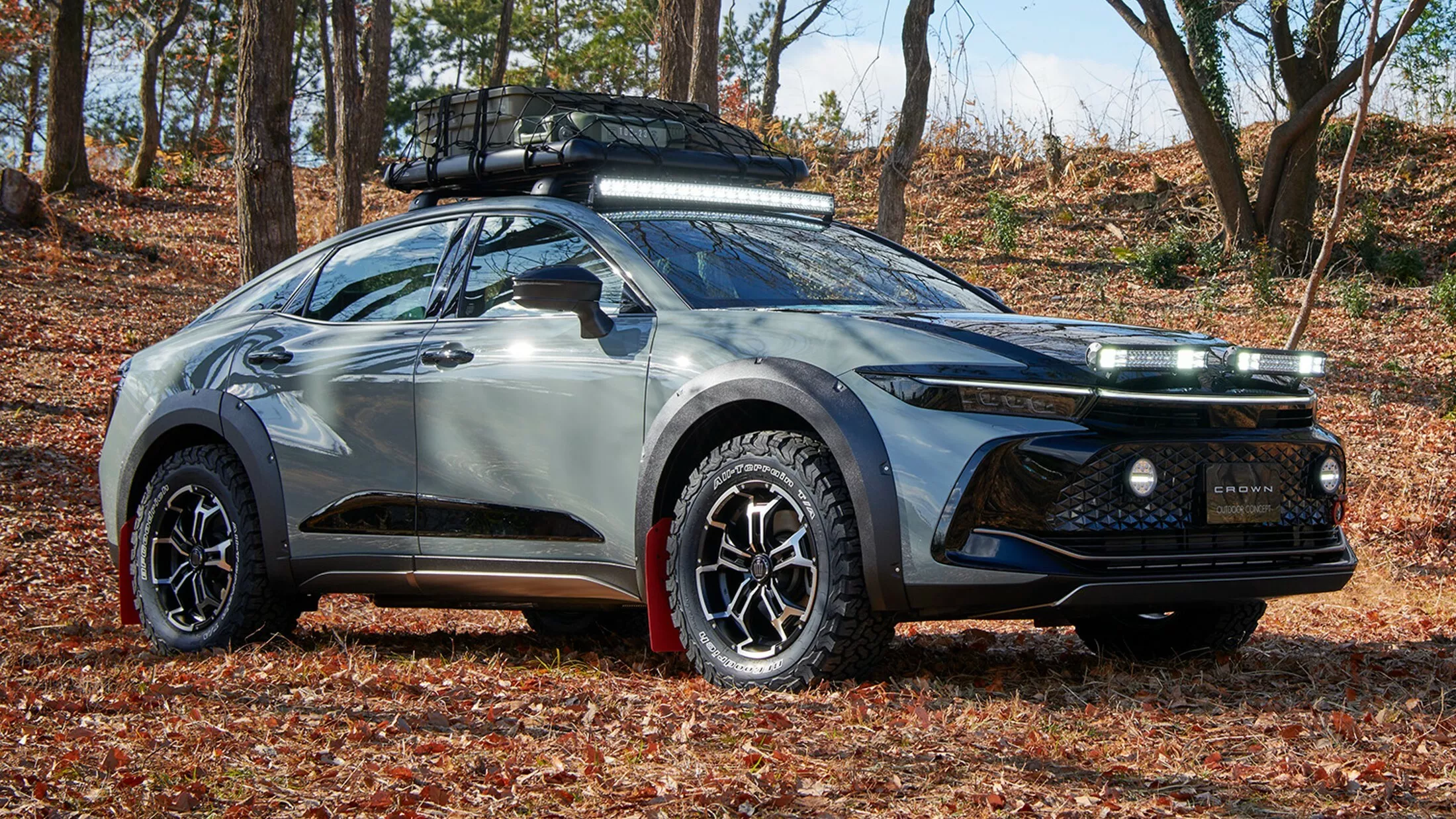 Toyota Crown Crossover bổ sung bản độ để đi off-road