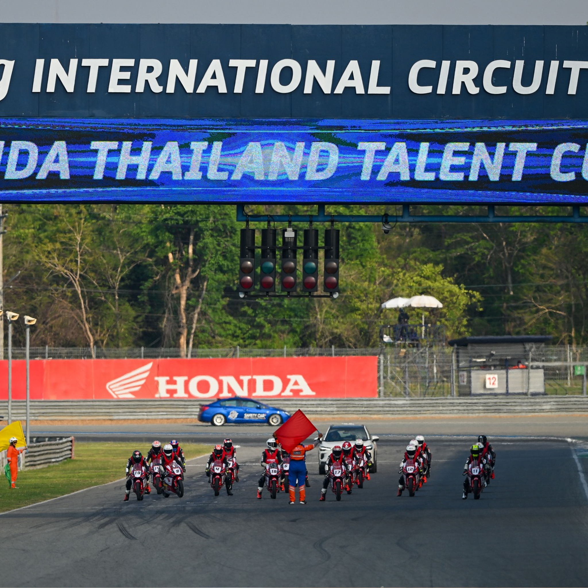 Kết quả chặng 1 giải đua Thailand Talent Cup 2024: Màn chào sân ấn tượng của tay đua 11 tuổi thailand-talent-cup-2024.jpg
