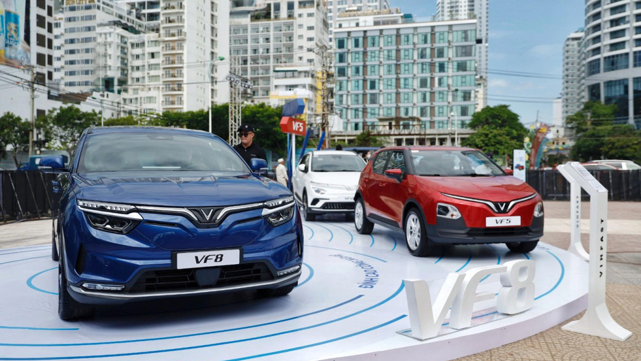 Rầm rộ tuyển đại lý ủy quyền ô tô điện, VinFast đang ấp ủ kế hoạch lớn gì? vinfast-01.jpeg