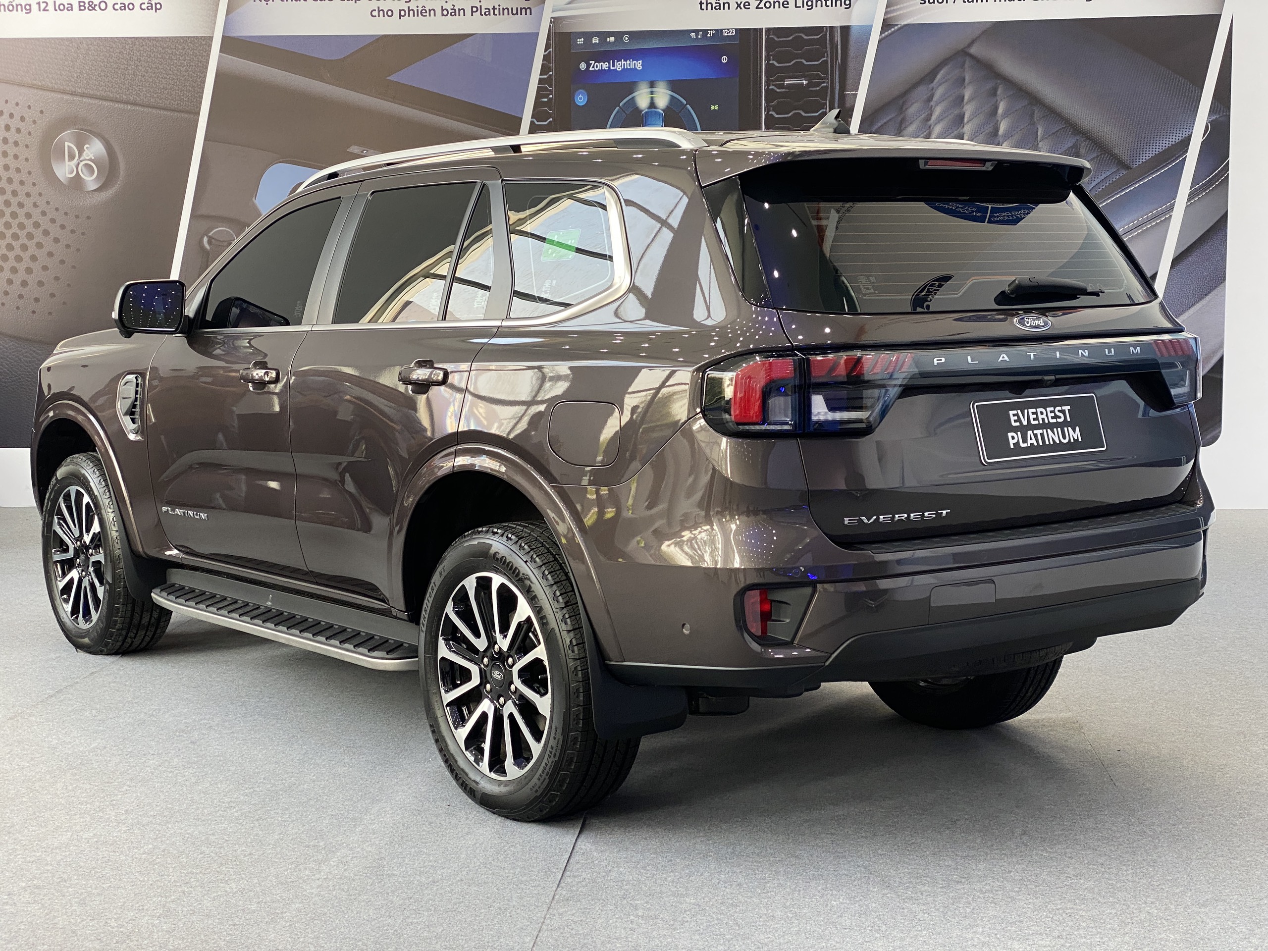 Soi thực tế Ford Everest Platinum 2024 tại đại lý, giá từ 1,545 tỷ đồng ford-everest-platinum-3.jpg