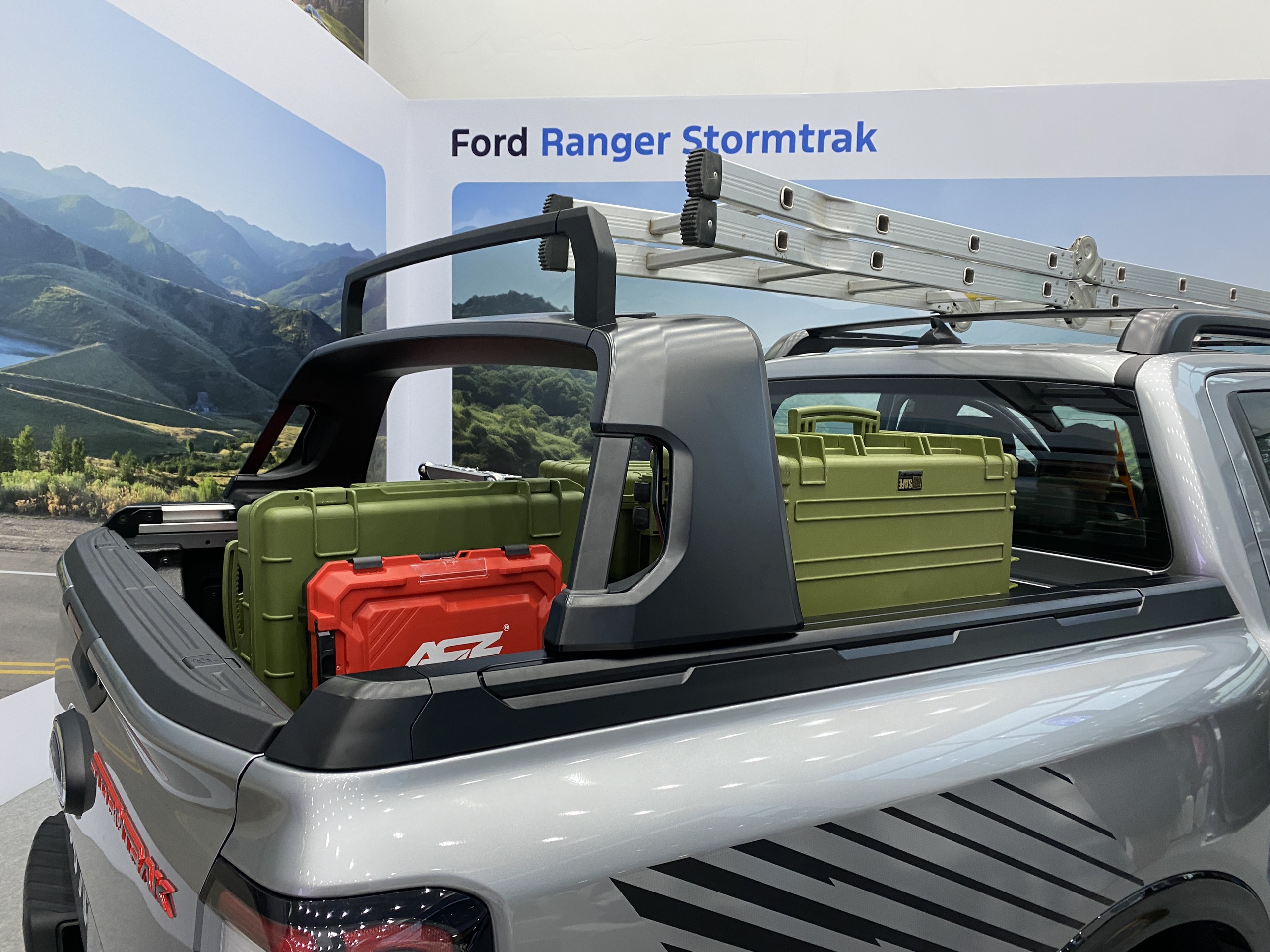 Ảnh thực tế Ford Ranger Stormtrak 2024 tại đại lý, giá từ 1,039 tỷ đồng ford-ranger-2.jpg
