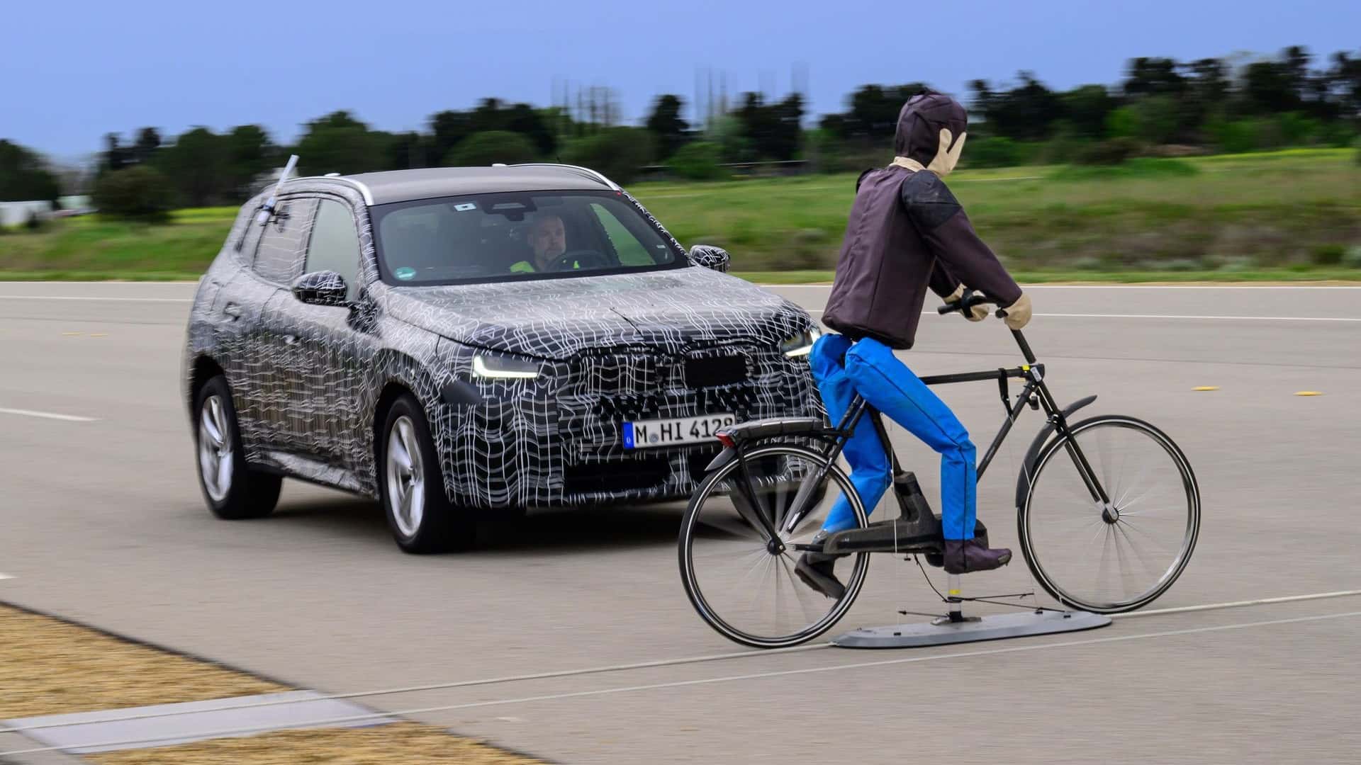 BMW X3 2025 lộ diện, sẵn sàng cho ngày ra mắt chính thức 2025-bmw-x3-camouflaged-prototype-4.jpg