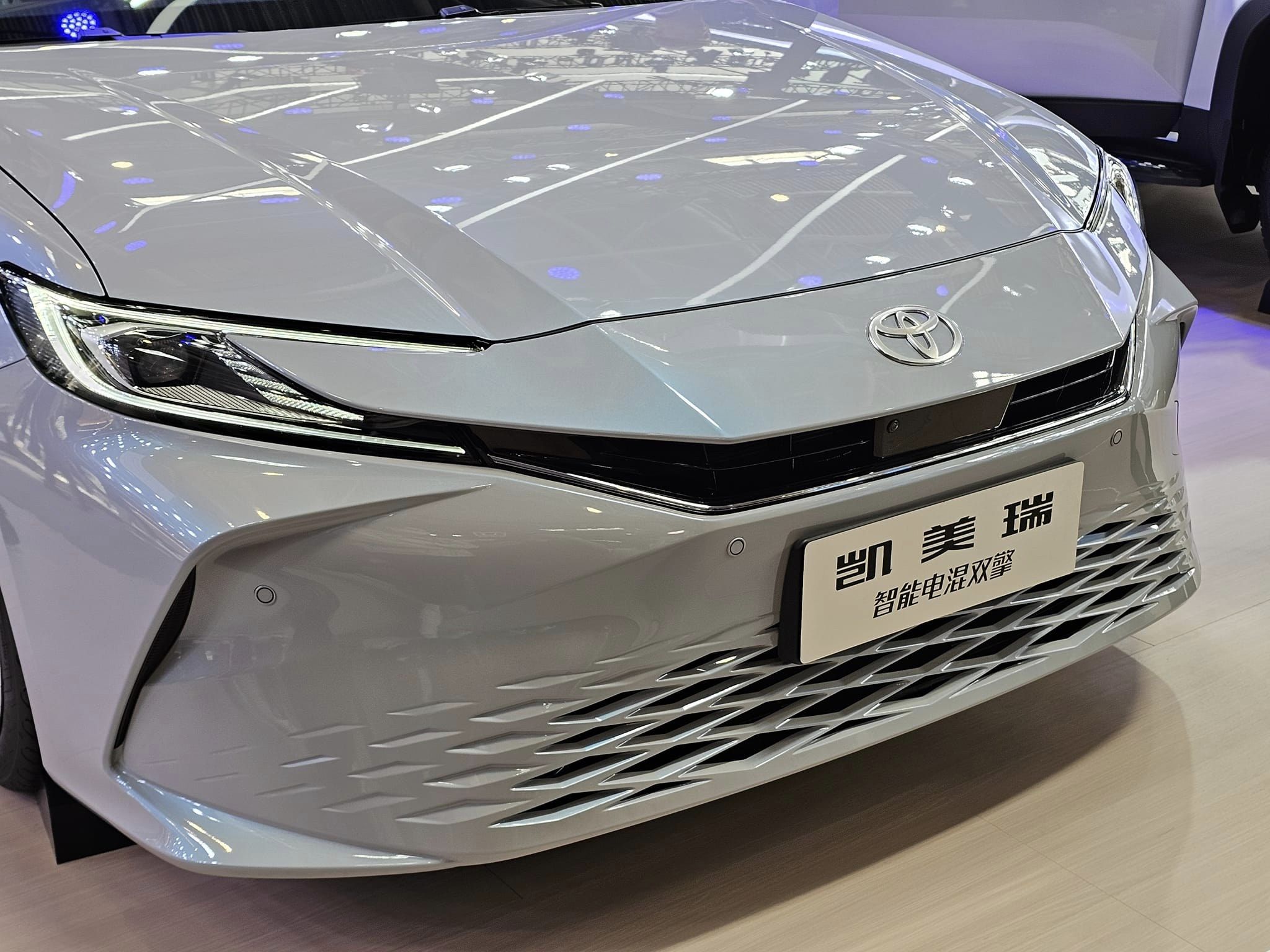 Soi thực tế Toyota Camry Hybrid 2025 tại Triển lãm Ô tô Bắc Kinh 2024 toyota-camry-hybrid-2025-8.jpg