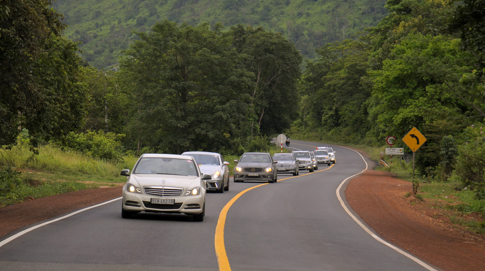 MBFC Caravan, ngày 1 -  Những ấn tượng đầu tiên trên đất Campuchia mercedes-benz-caravan-phuket (14)-1.jpg