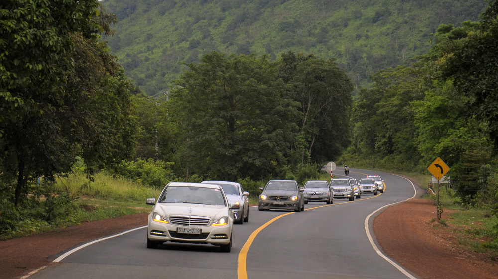 MBFC Caravan, ngày 1 -  Những ấn tượng đầu tiên trên đất Campuchia mercedes-benz-caravan-phuket (15).jpg
