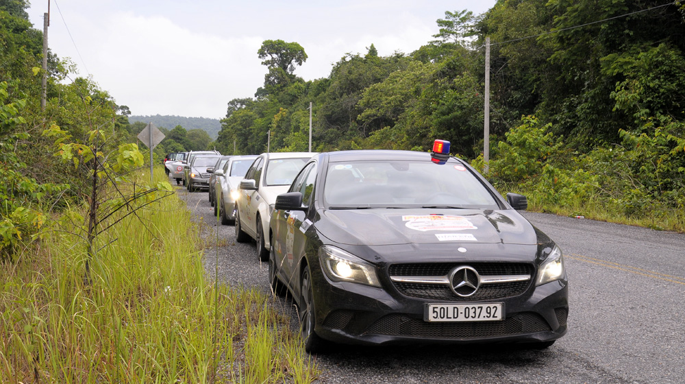 MBFC Caravan, ngày 1 -  Những ấn tượng đầu tiên trên đất Campuchia mercedes-benz-caravan-phuket (31).jpg
