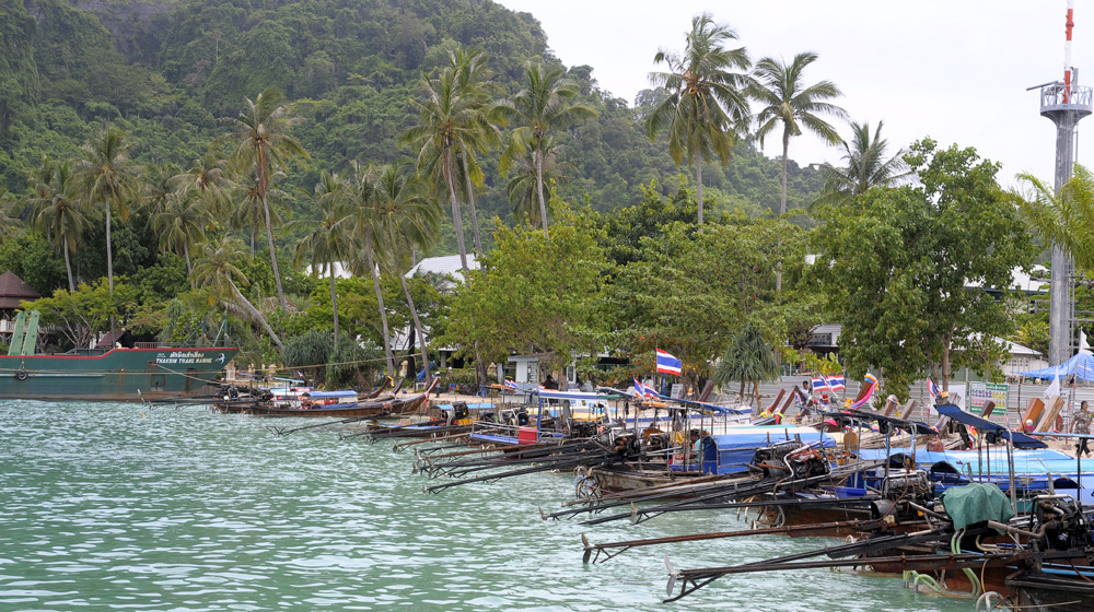 MBFC Caravan, ngày 4: Hòa mình cùng cát, gió, nắng, sóng biển Phi Phi Island mercedes-caravan-vietnam-campuchia-thailand-ngay-4 (22).jpg
