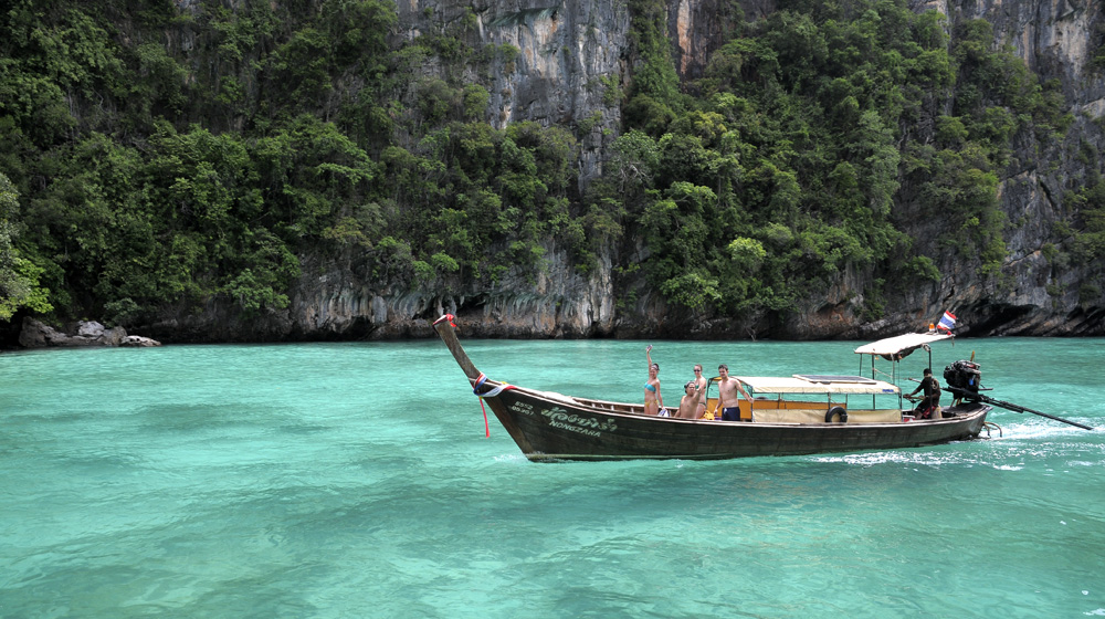 MBFC Caravan, ngày 4: Hòa mình cùng cát, gió, nắng, sóng biển Phi Phi Island mercedes-caravan-vietnam-campuchia-thailand-ngay-4 (39).jpg