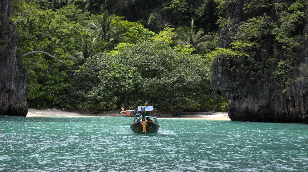 MBFC Caravan, ngày 4: Hòa mình cùng cát, gió, nắng, sóng biển Phi Phi Island mercedes-caravan-vietnam-campuchia-thailand-ngay-4 (41).jpg