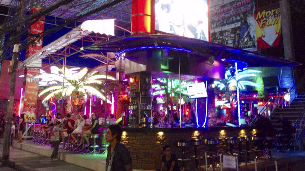 MBFC Caravan, ngày 5: Điểm đến sôi động mercedes-caravan-vietnam-campuchia-thailand-ngay-52 (3).jpg