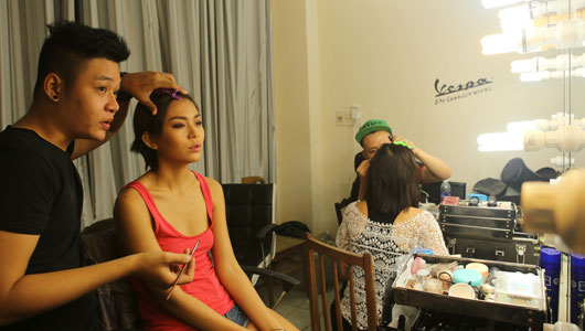 Thí sinh Next Top Model “diễn” với Vespa IMG_9042.jpg