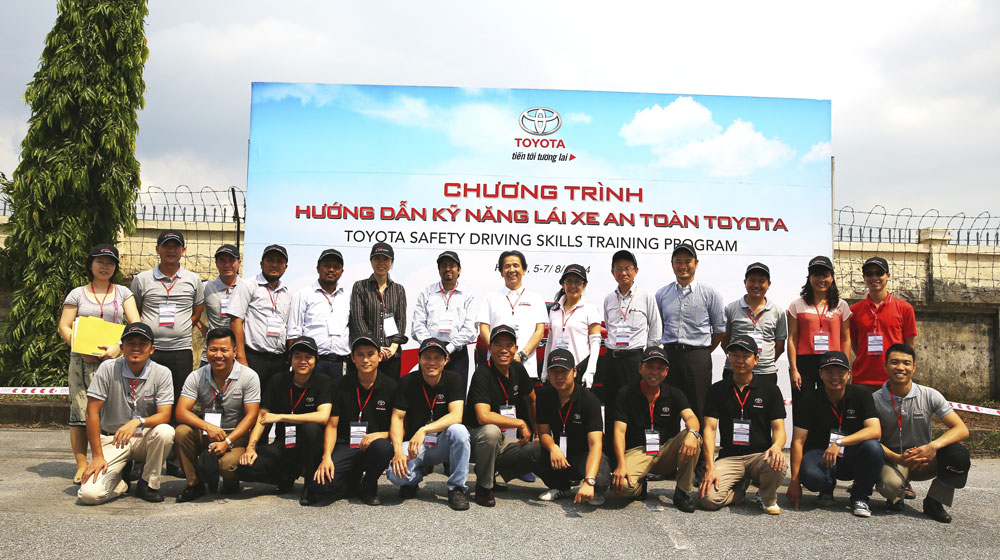 Hướng dẫn kỹ năng lái xe an toàn cùng Toyota toyota-driving-skill (1).jpg
