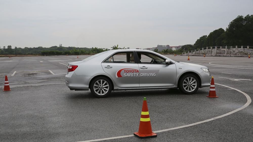 Hướng dẫn kỹ năng lái xe an toàn cùng Toyota toyota-driving-skill (2).jpg