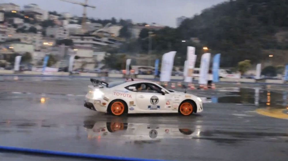 Toyota GT 86 phá vỡ kỷ lục drift dài nhất toyota-gt-86-steals-bmws-drift-record-in-turkey-video-84614_1.jpg