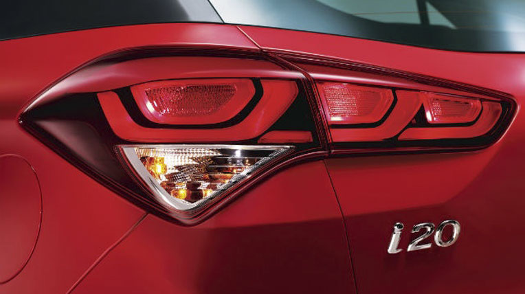 “Phát thèm” với Hyundai i20 giá rẻ vừa ra mắt uniquely_designed_stylish_tail_lamps_640x480.jpg