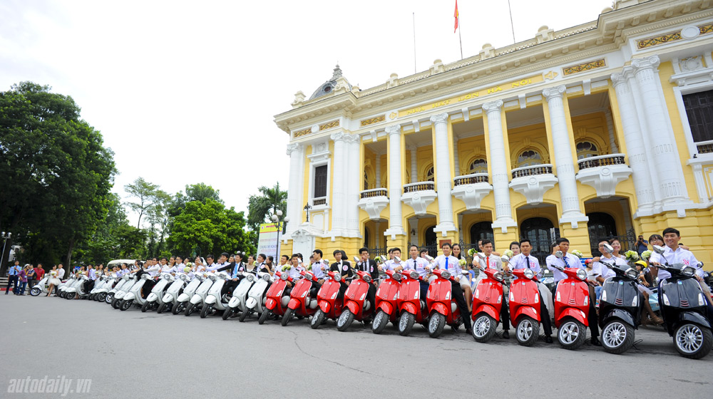 50 cặp rước dâu trên Vespa “khuấy đảo” Hà Nội vespa-dieuhanh-codau (1).jpg