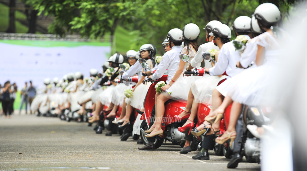 Autodaily nóng trong tuần (03/08 – 09/08) vespa-dieuhanh-codau (10)-1.jpg
