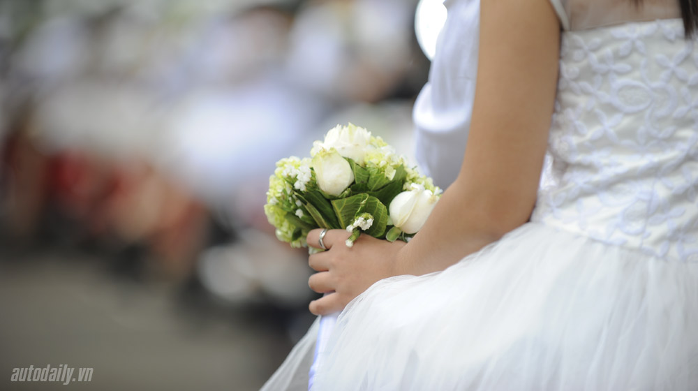 50 cặp rước dâu trên Vespa “khuấy đảo” Hà Nội vespa-dieuhanh-codau (9).jpg