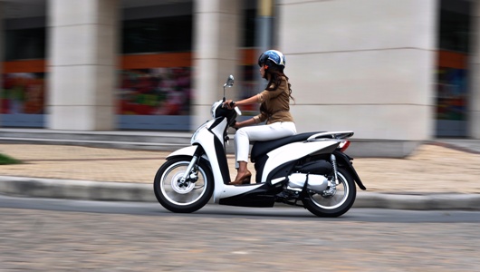 Kymco People 50  150  200  Motor Scooter Guide