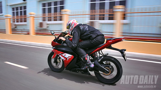 Phoenix R125 - Xe thể thao cho giới trẻ phoenix-r125